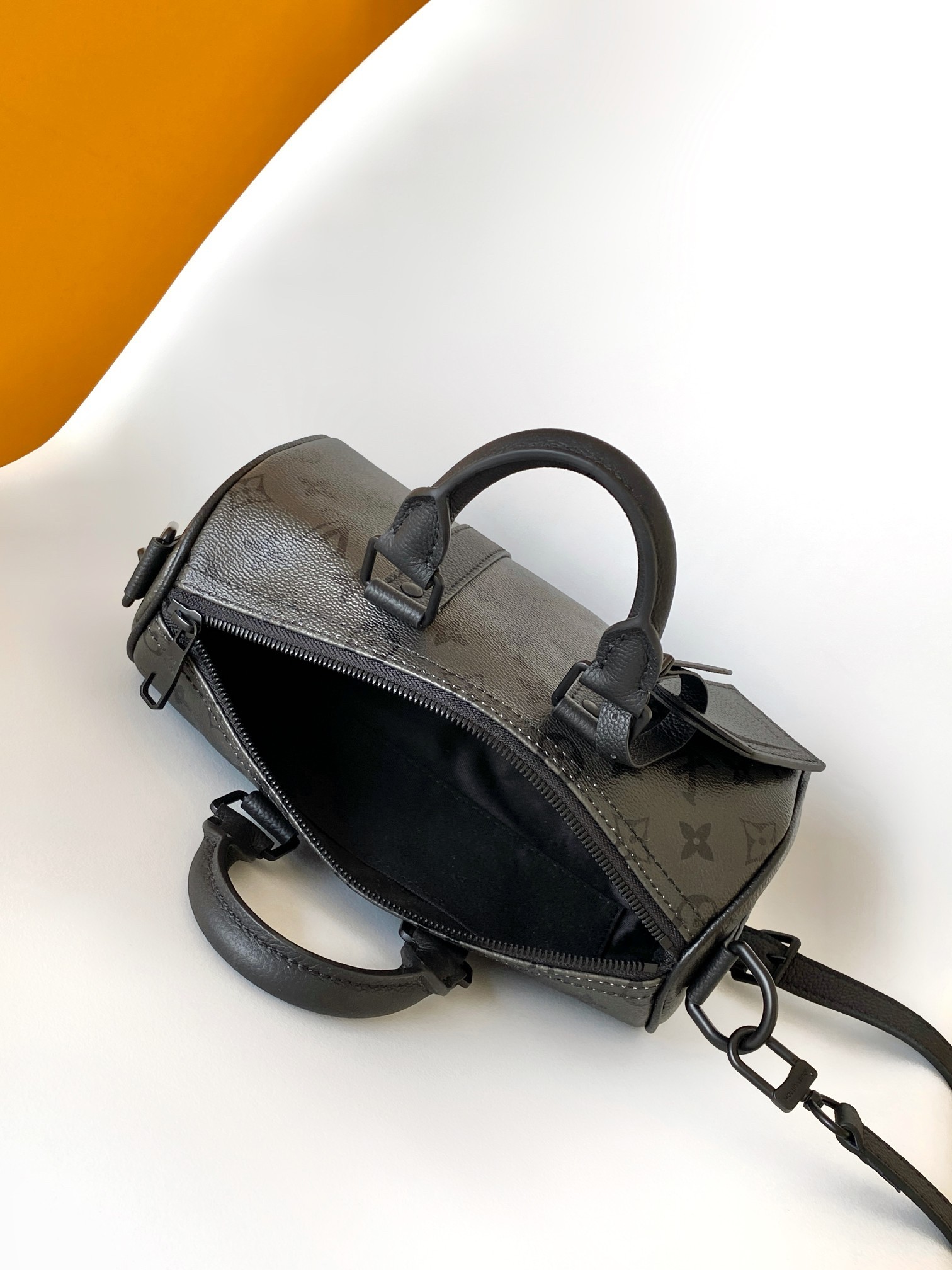 L X V Keepall Bandoulière 25 M12684 Size:25x15x11cm detail 8