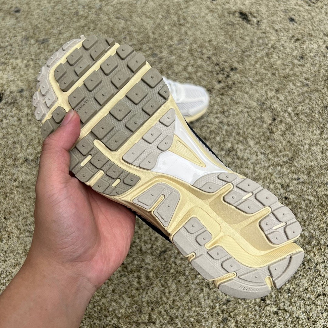 耐克王 Vomero 5米白 Nike Zoom Vomero 5 复古运动跑步鞋 FD0533-010