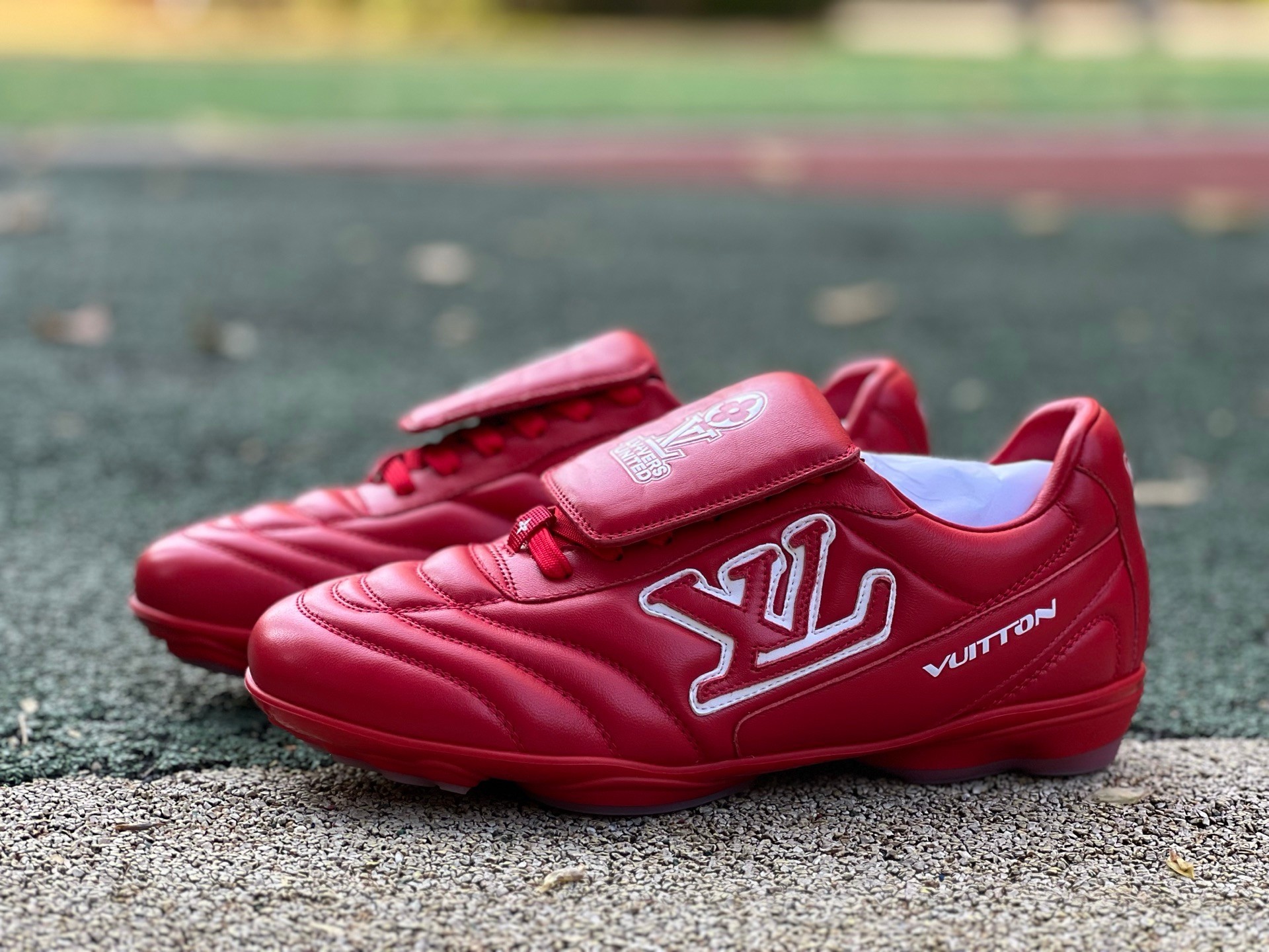 LOUIS VUITTON Footprint Soccer lv足球鞋红色 尺码：39-45   52