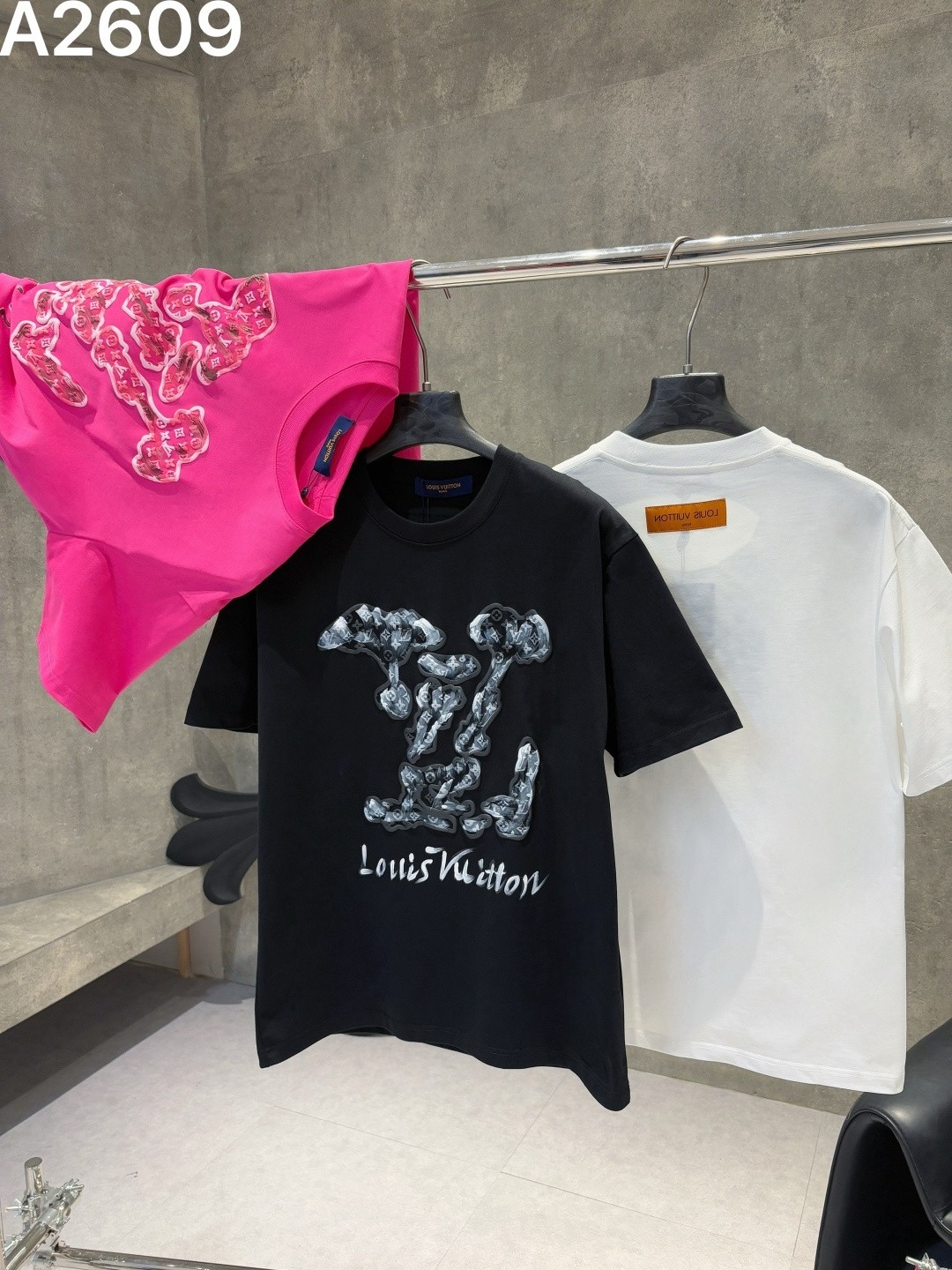 L X V T-shirt（Multiple colors）