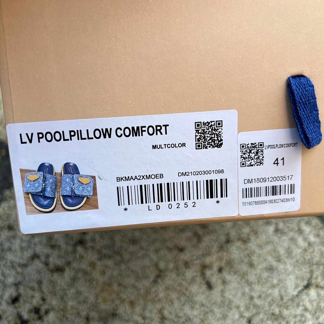 LOUIS VUITTON Pillow 一字拖鞋蓝色牛仔 尺码：35-45  32