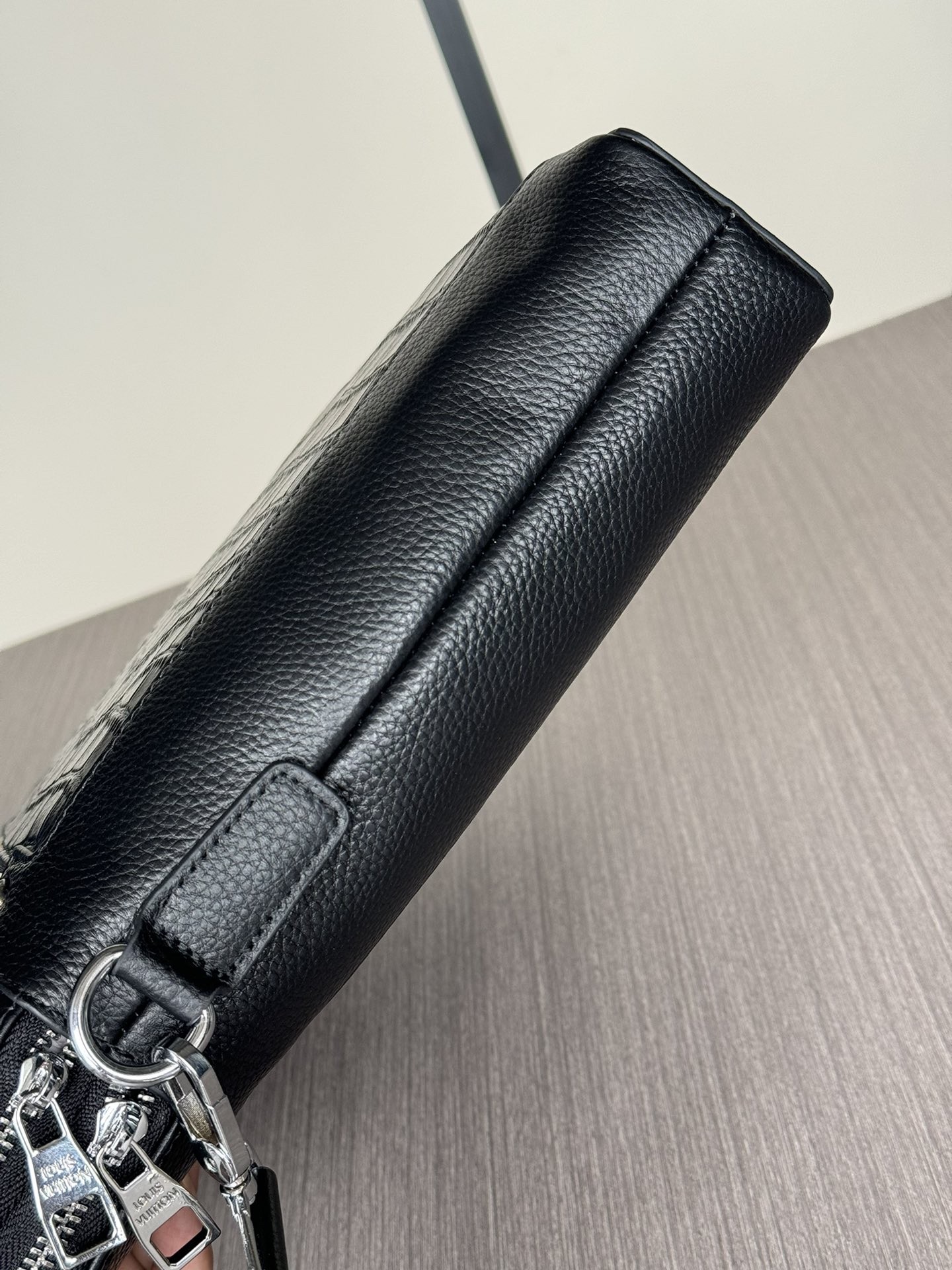 L X V Briefcase Size:39x29x7cm detail 7