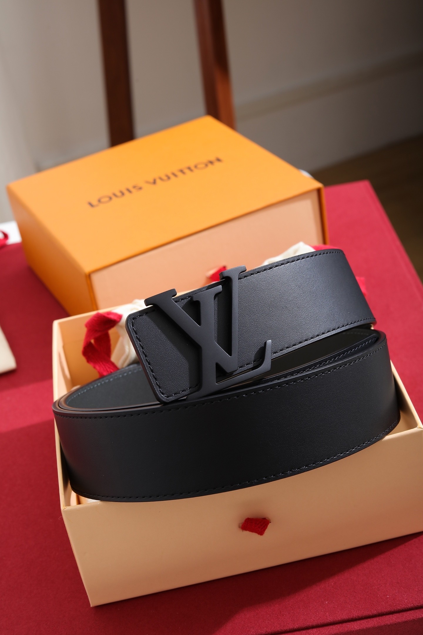 L X V Belt detail 9