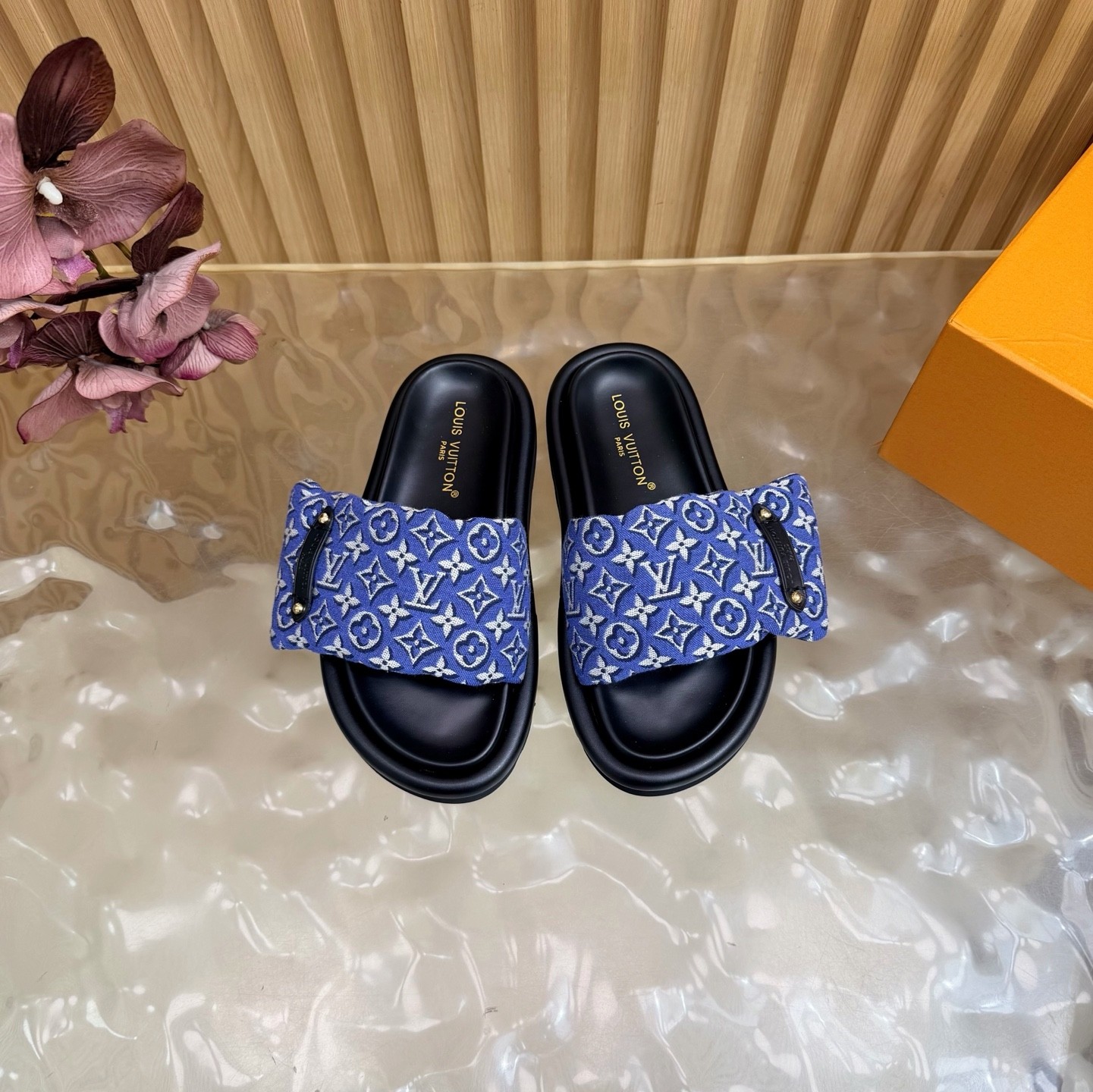 L X V SLIPPERS
