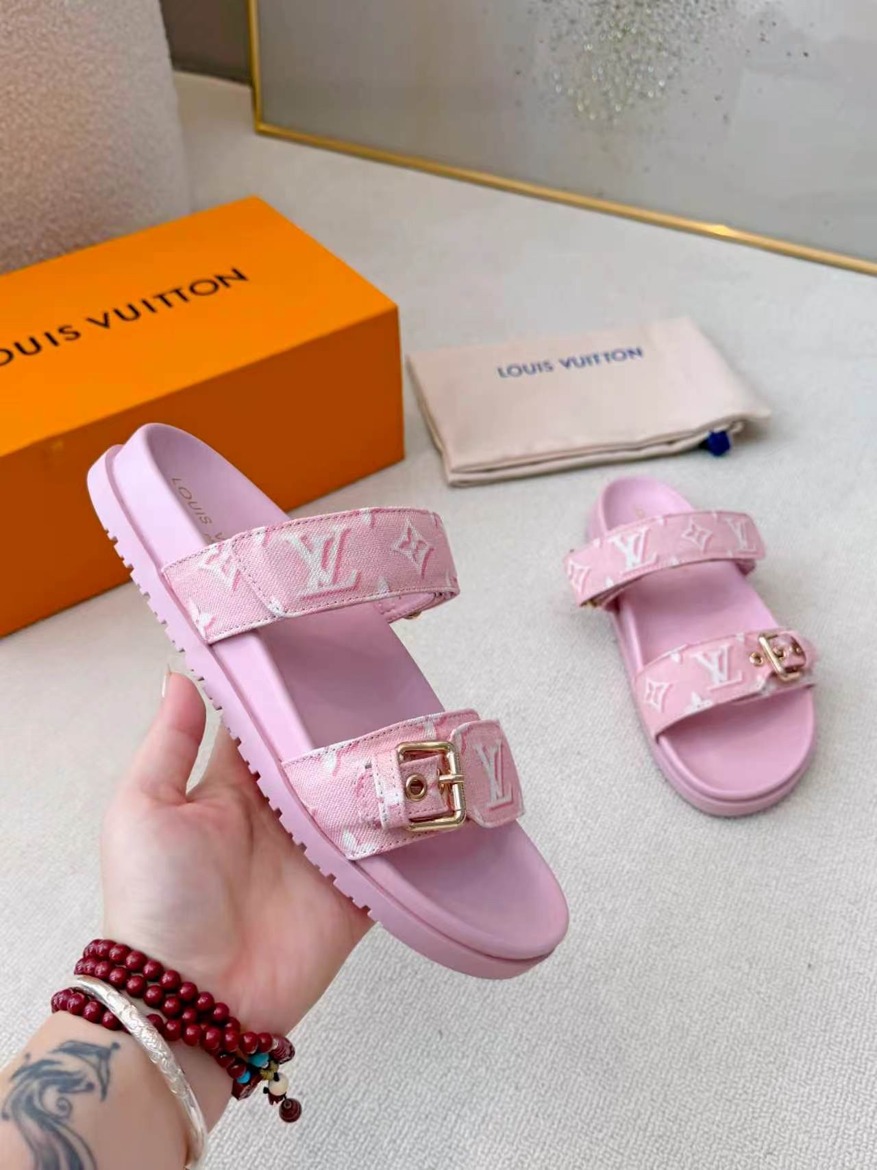 L X V SLIPPERS(Multiple colors) detail 12