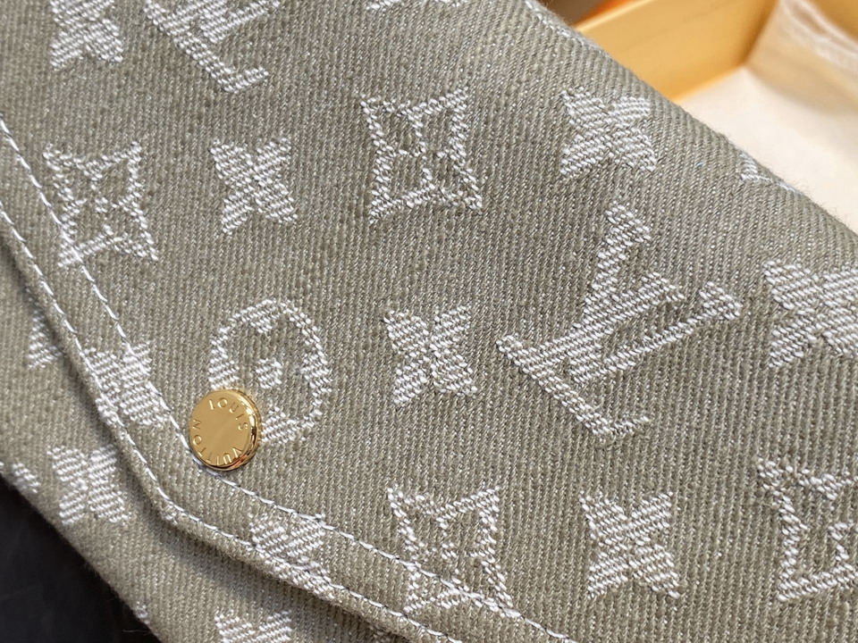 L X V Wallets(Multiple sizes) detail 5