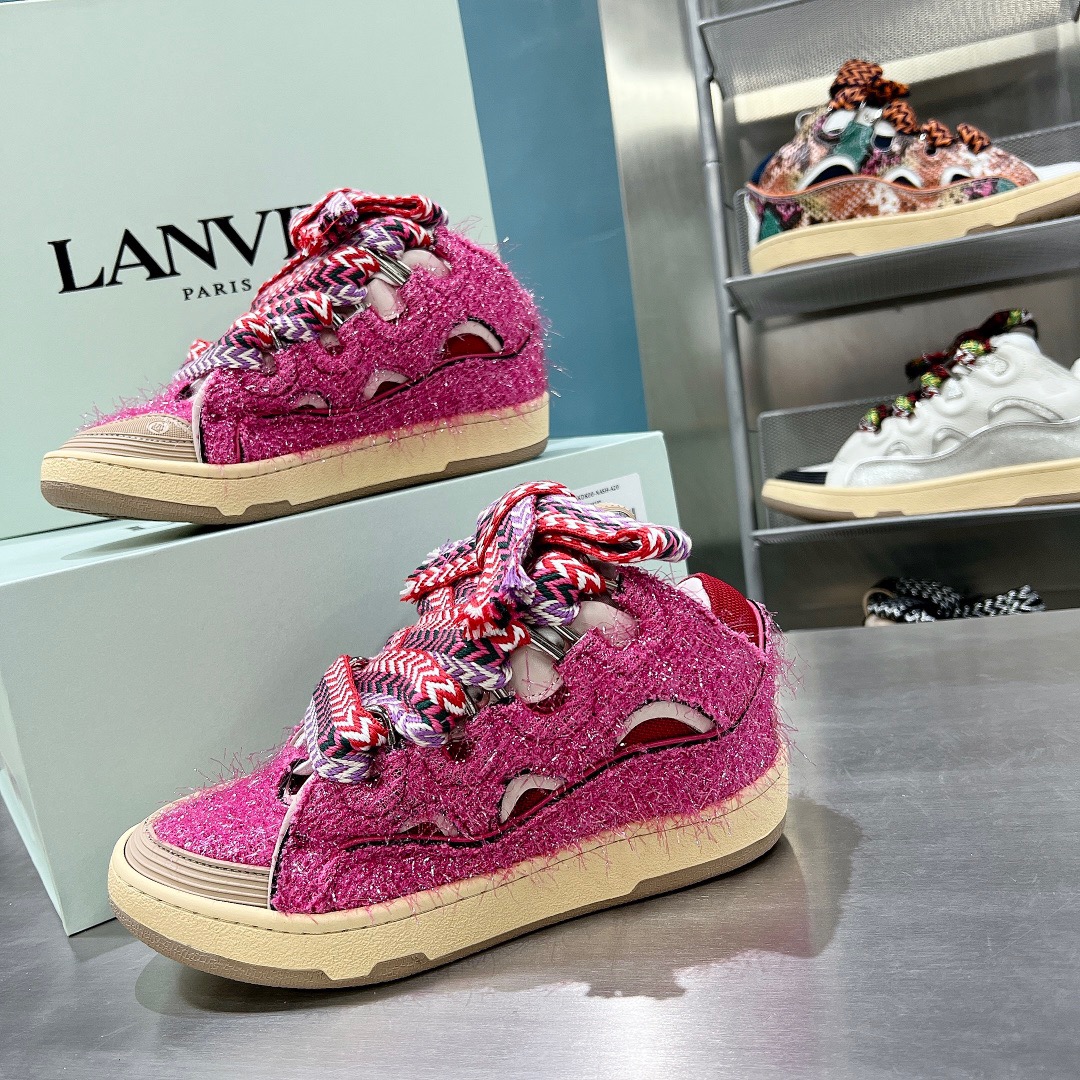 LAN Leather Curb 1 detail 2