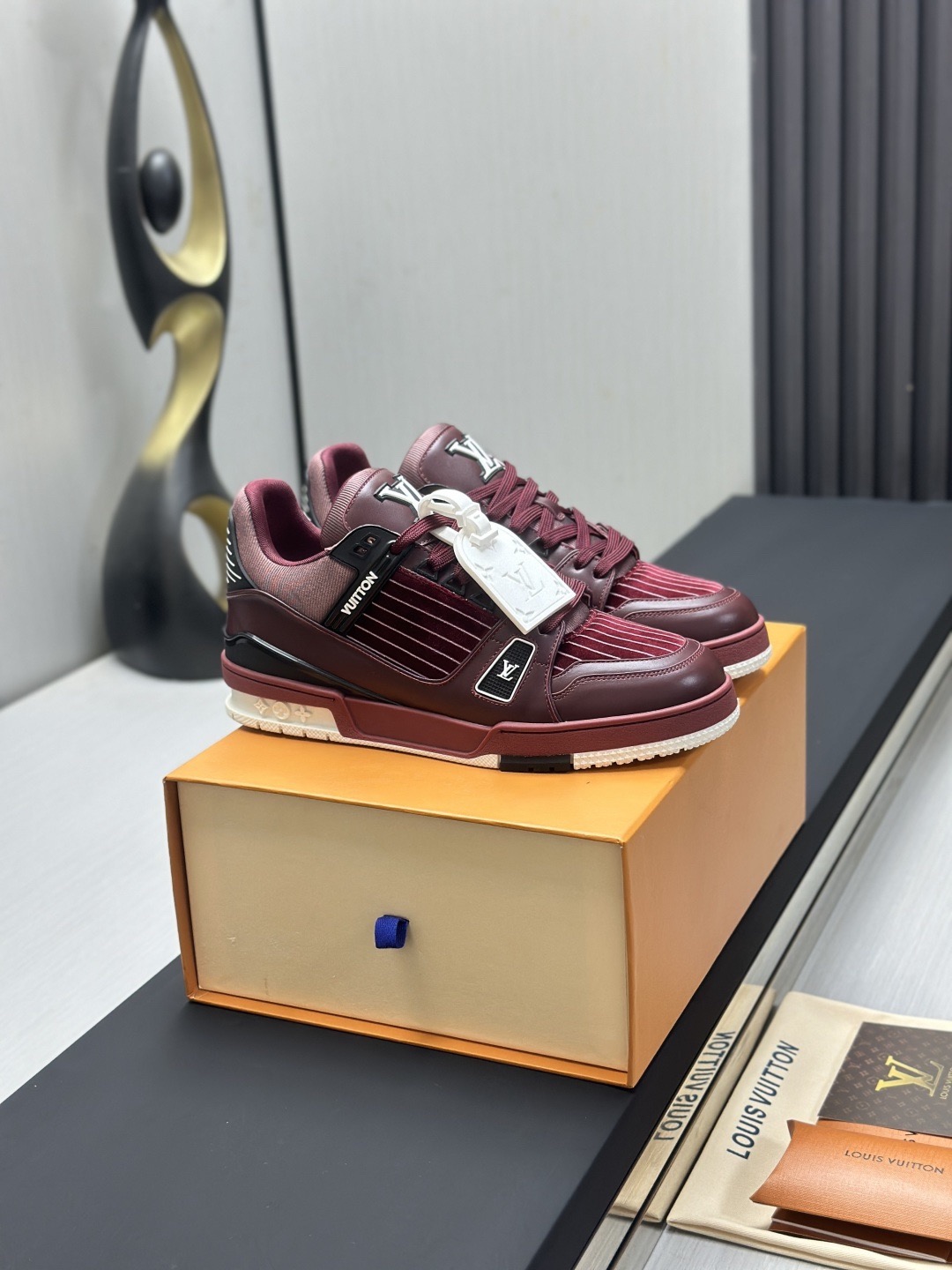 L X V TRAINER Sneakers detail 3