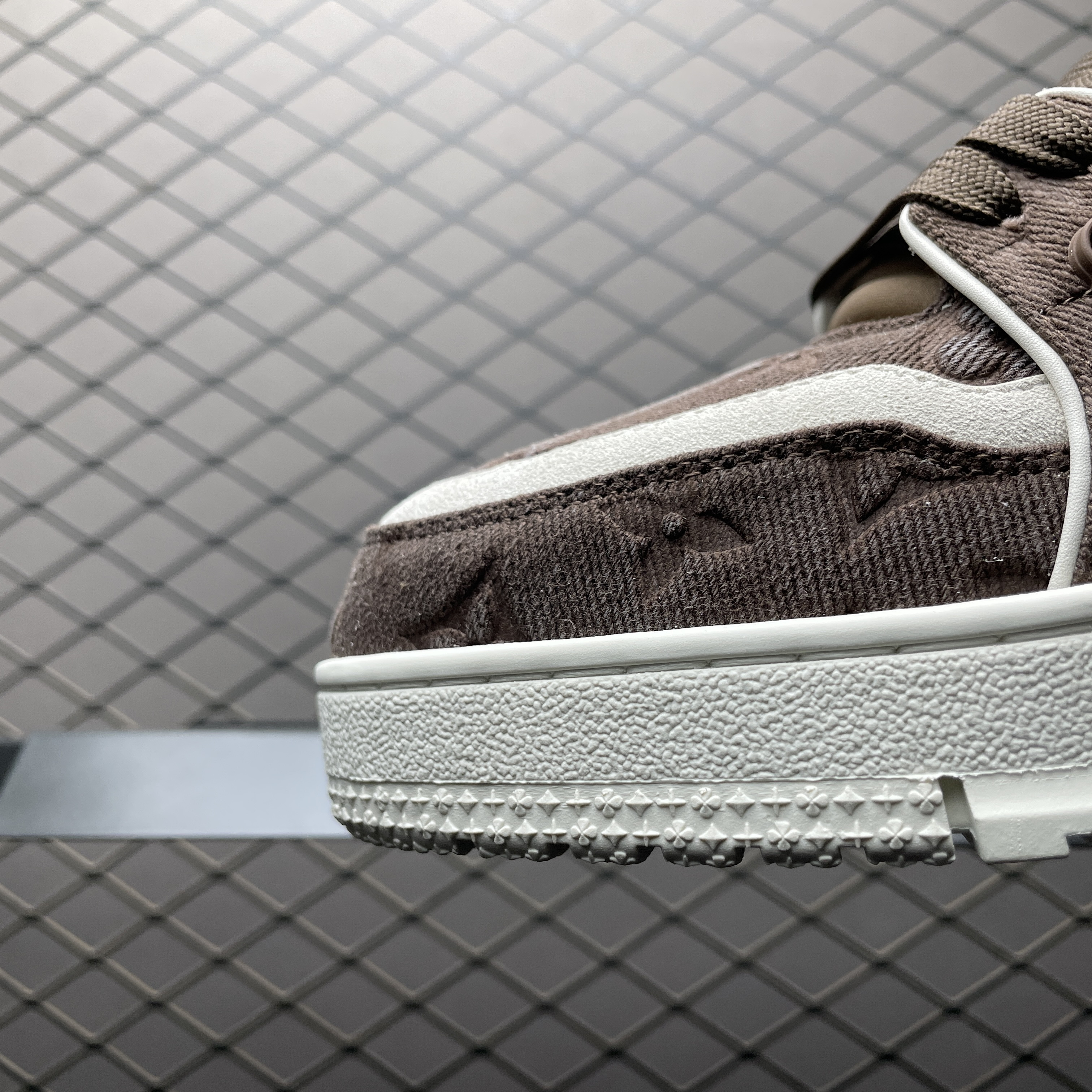 L X V TRAINER SNEAKERS detail 6