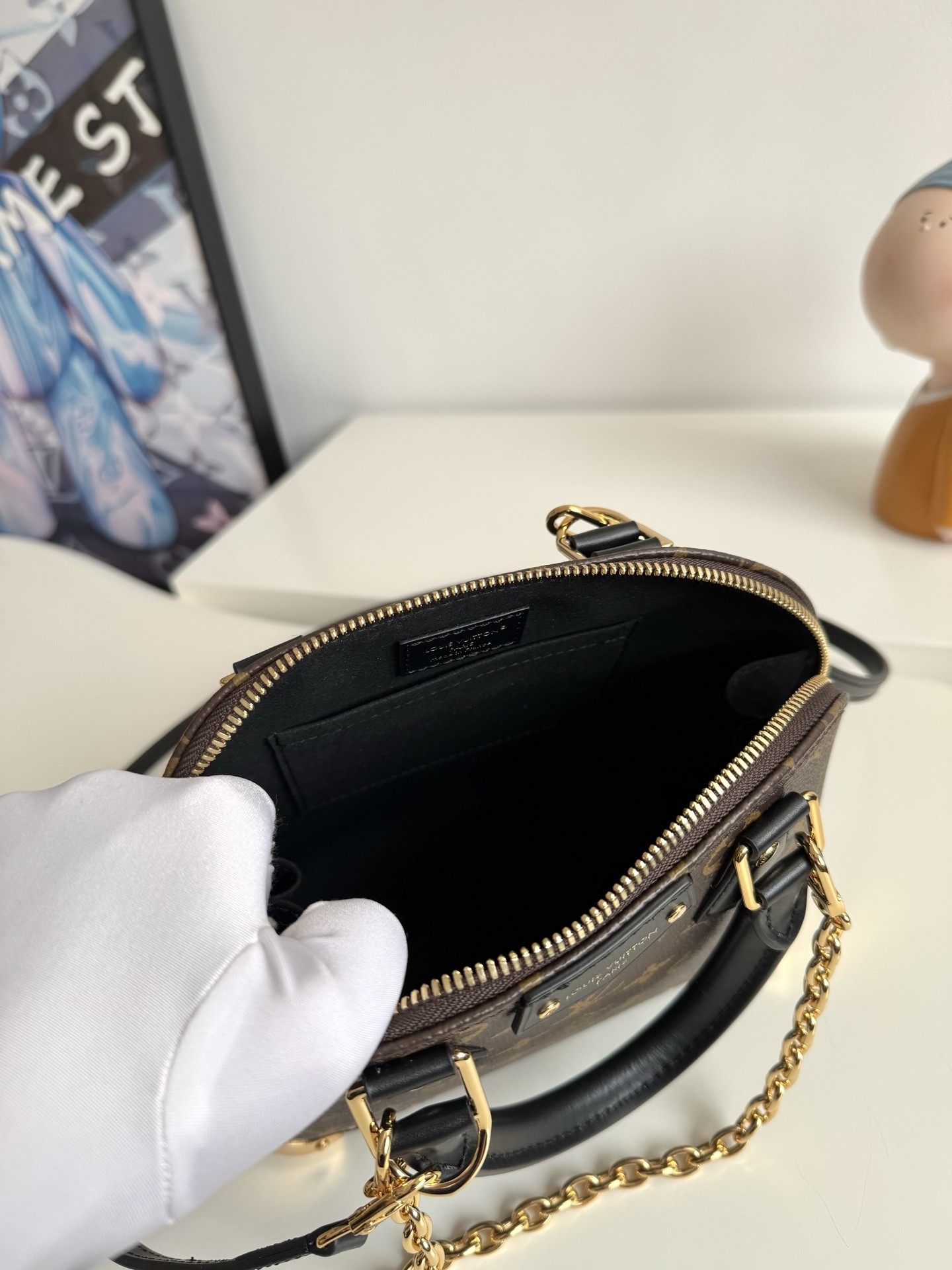 L X V ALMA BB TRUNK Handbag M26084 Size:22x29x11cm detail 9