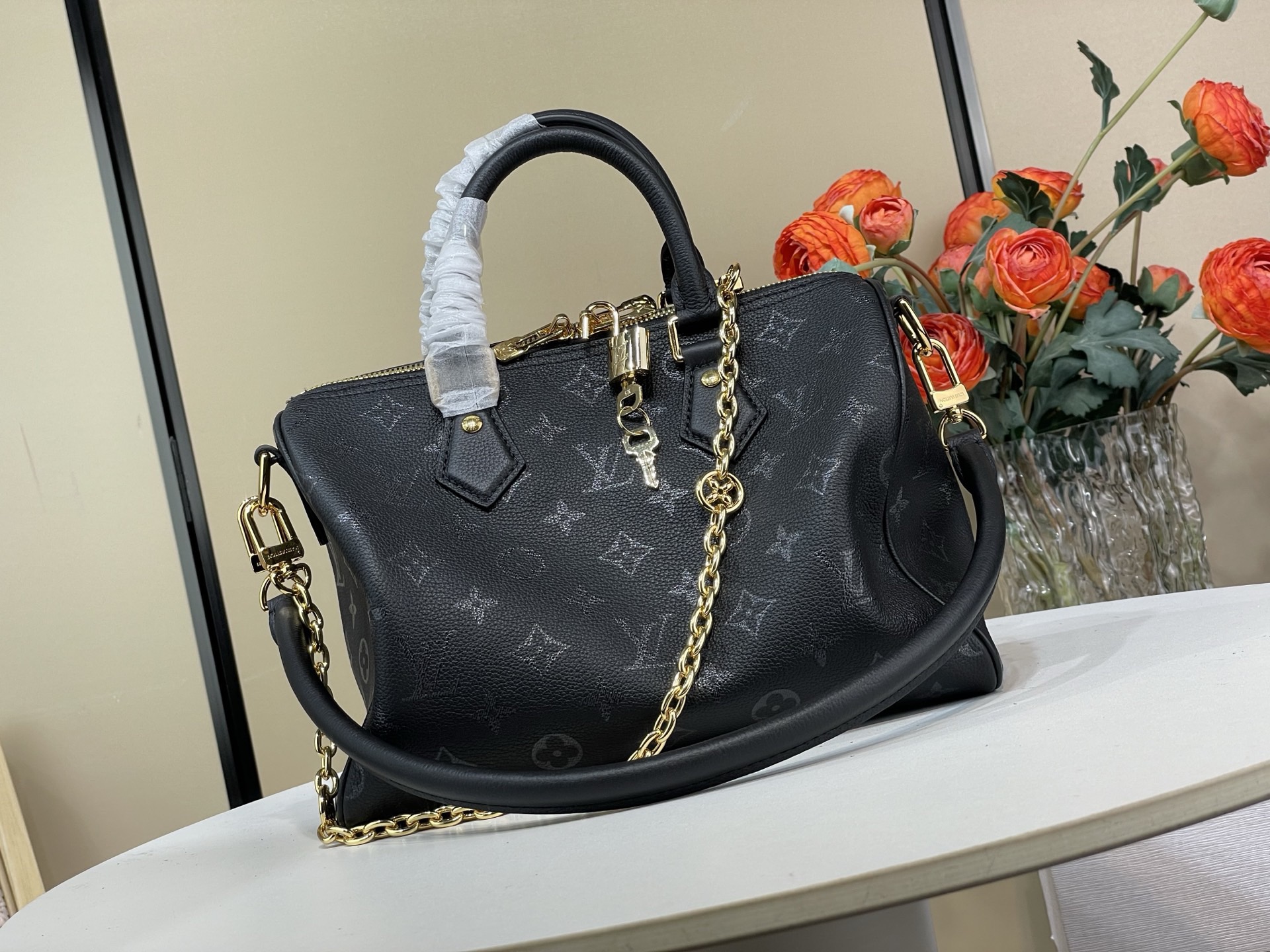 L X V Keepall Bandouli&egrave;re 25 M26486 Size：25*18*13CM