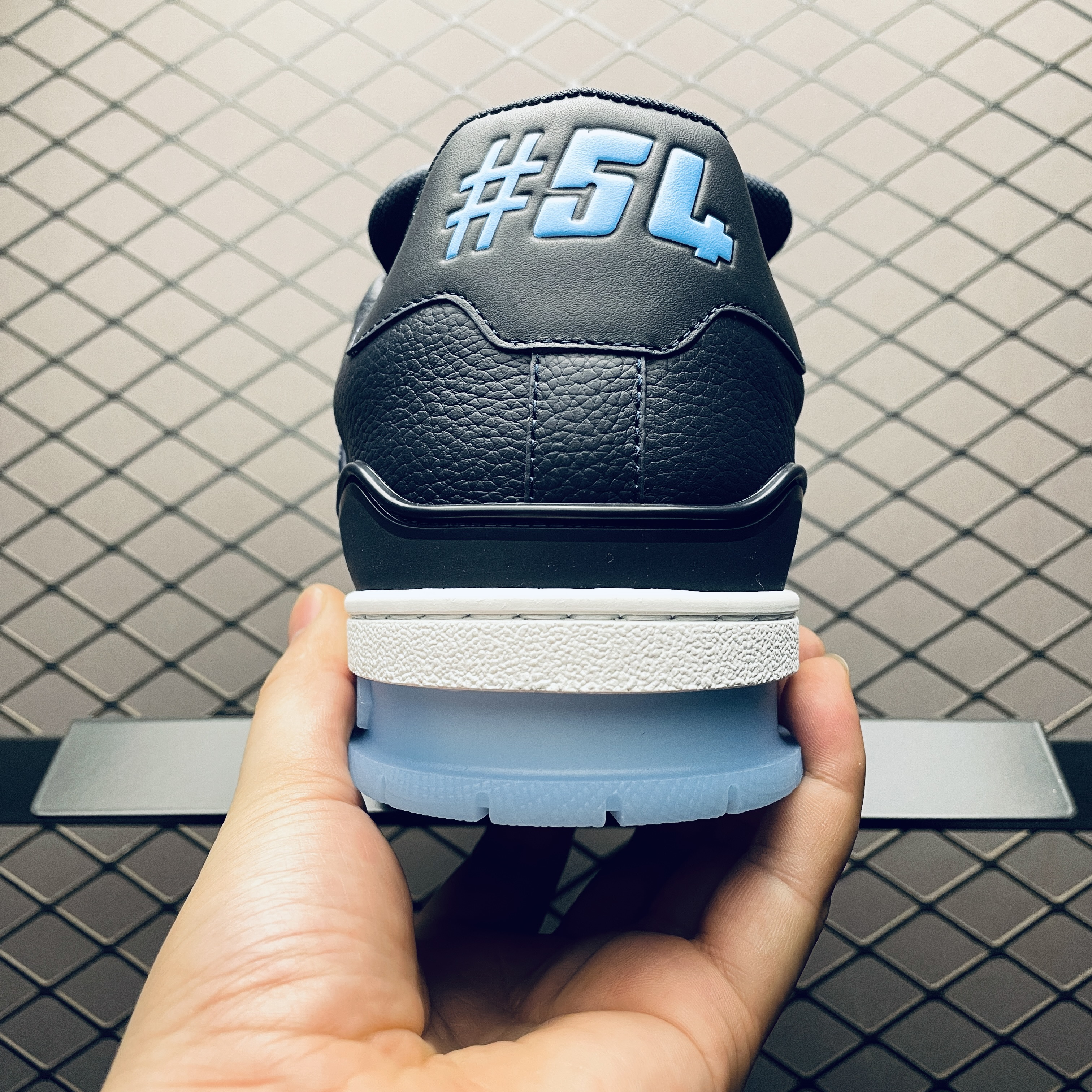 L X V TRAINER Sneaker detail 2