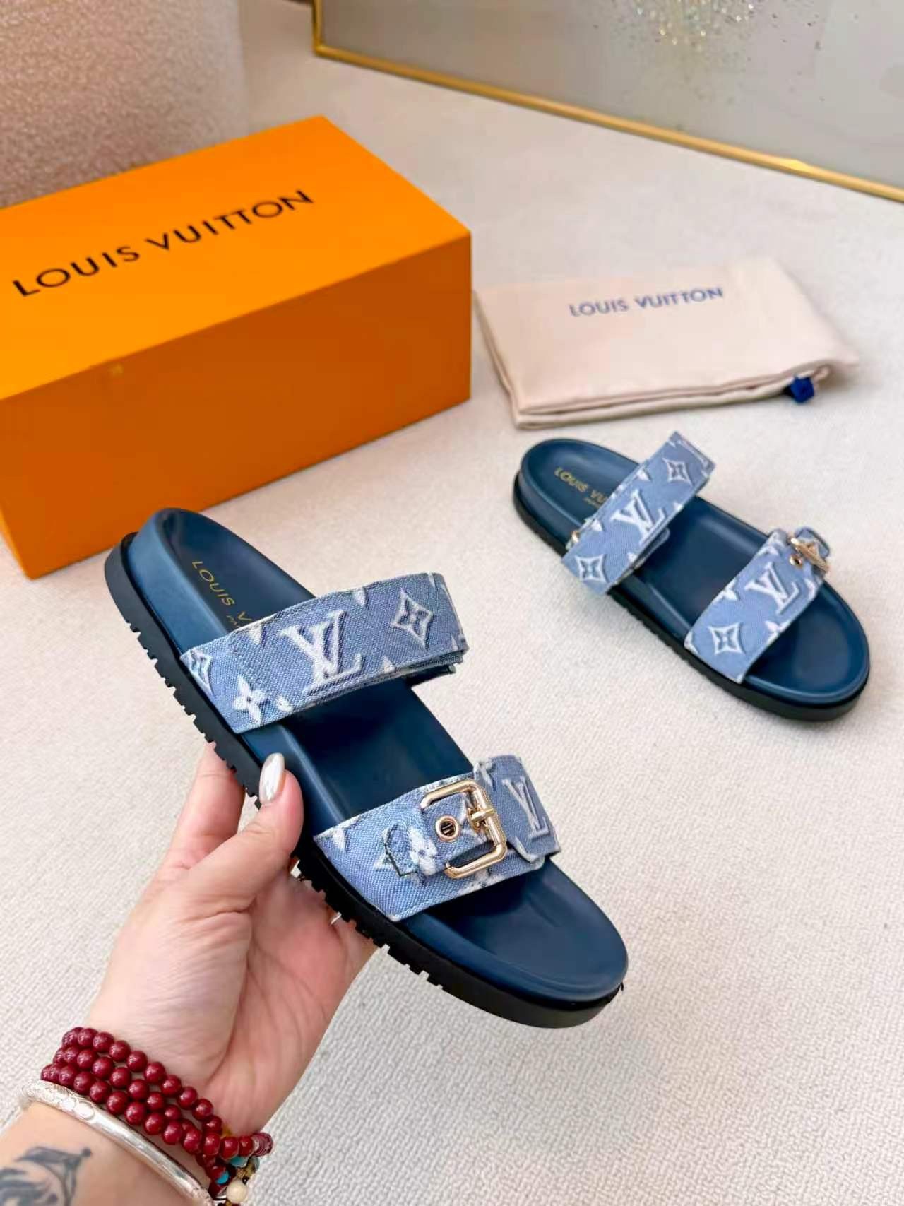 L X V SLIPPERS(Multiple colors) detail 24