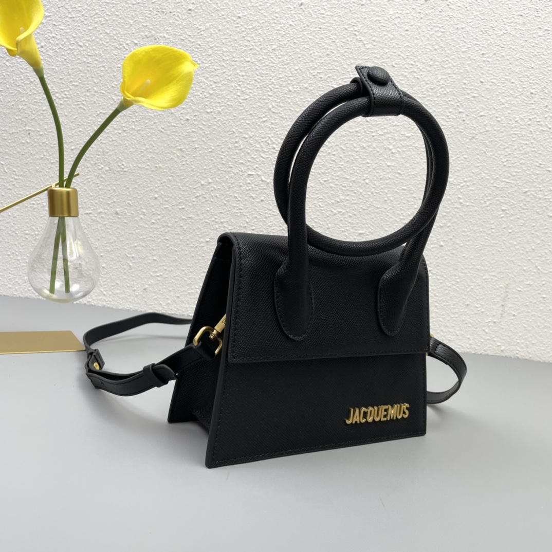 JACQUEMUS 2023 22PJ551