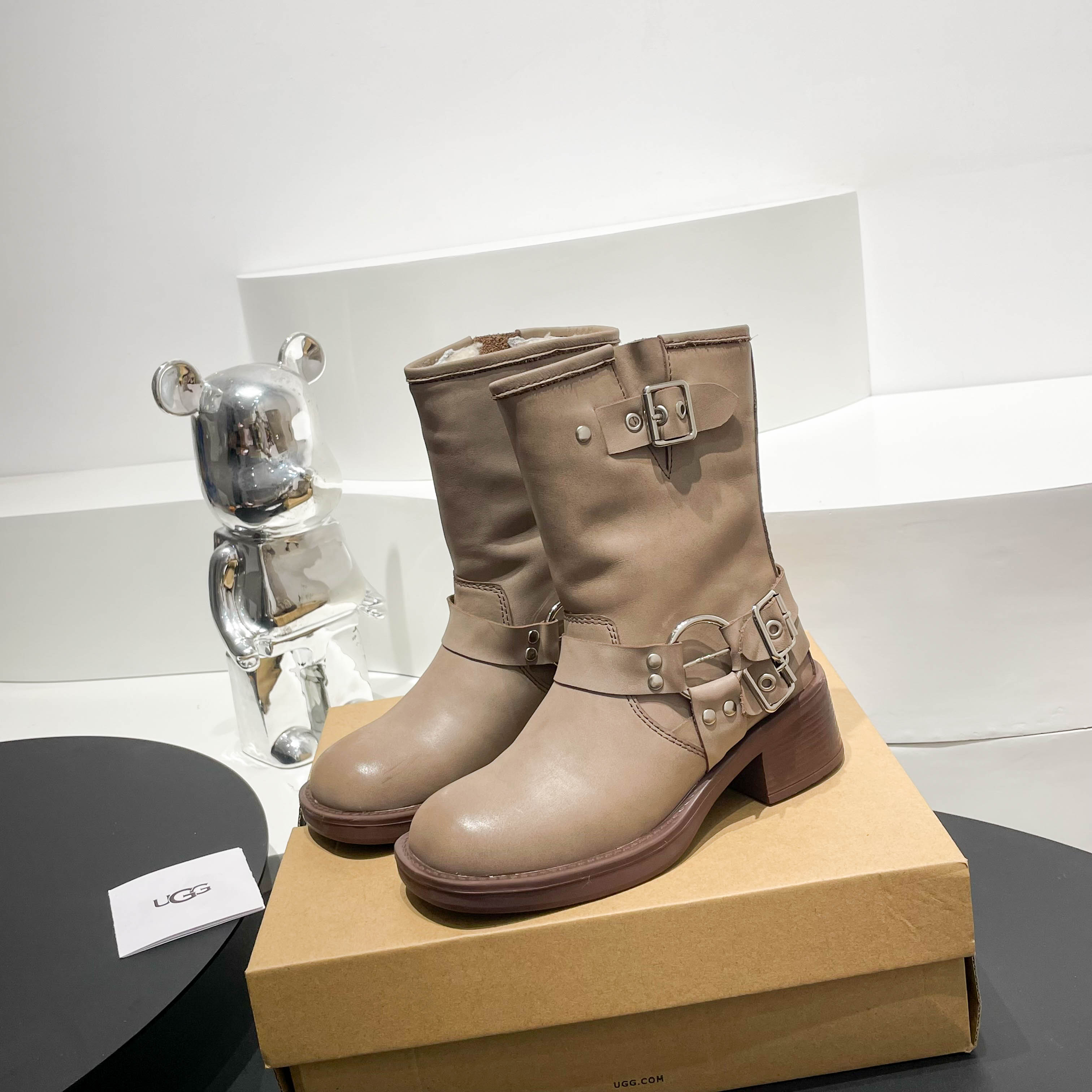 UGG shoes 038 XM023
