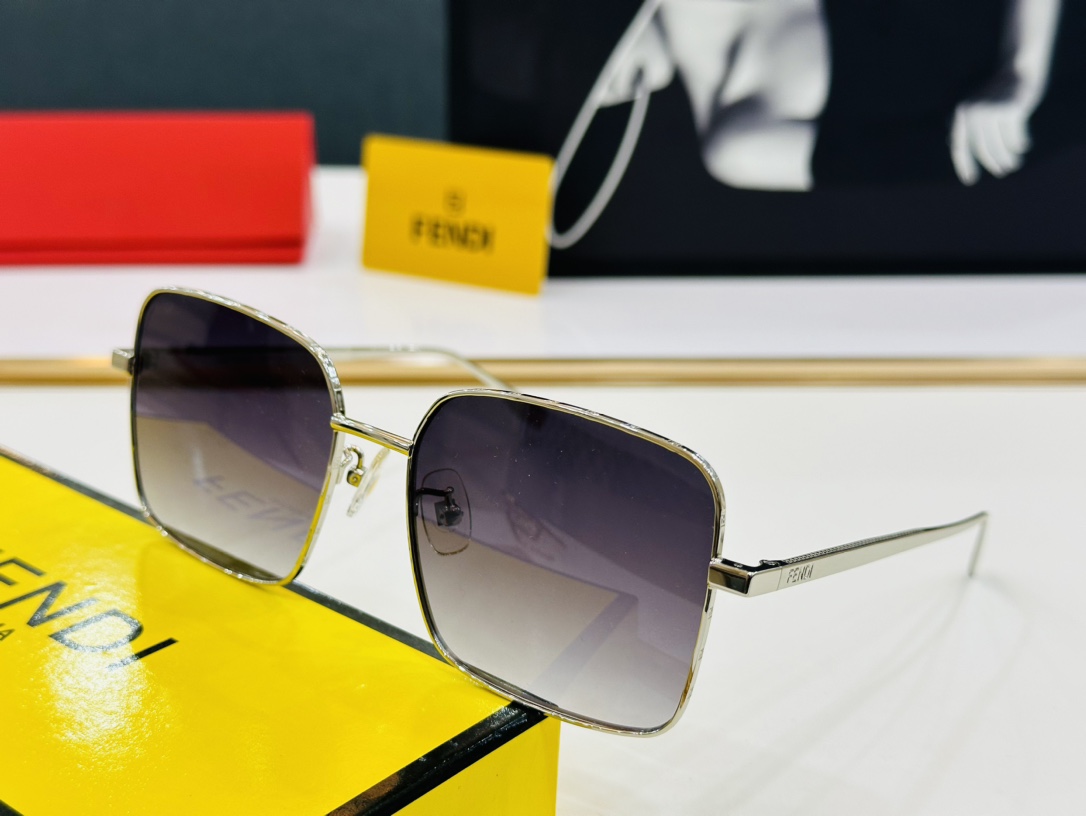 Fendi Sunglasses FE50063U SM051