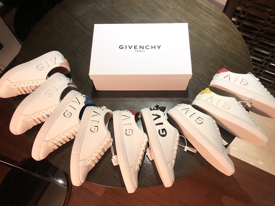 GIVENCHY 009 Casual shoes XM 013
