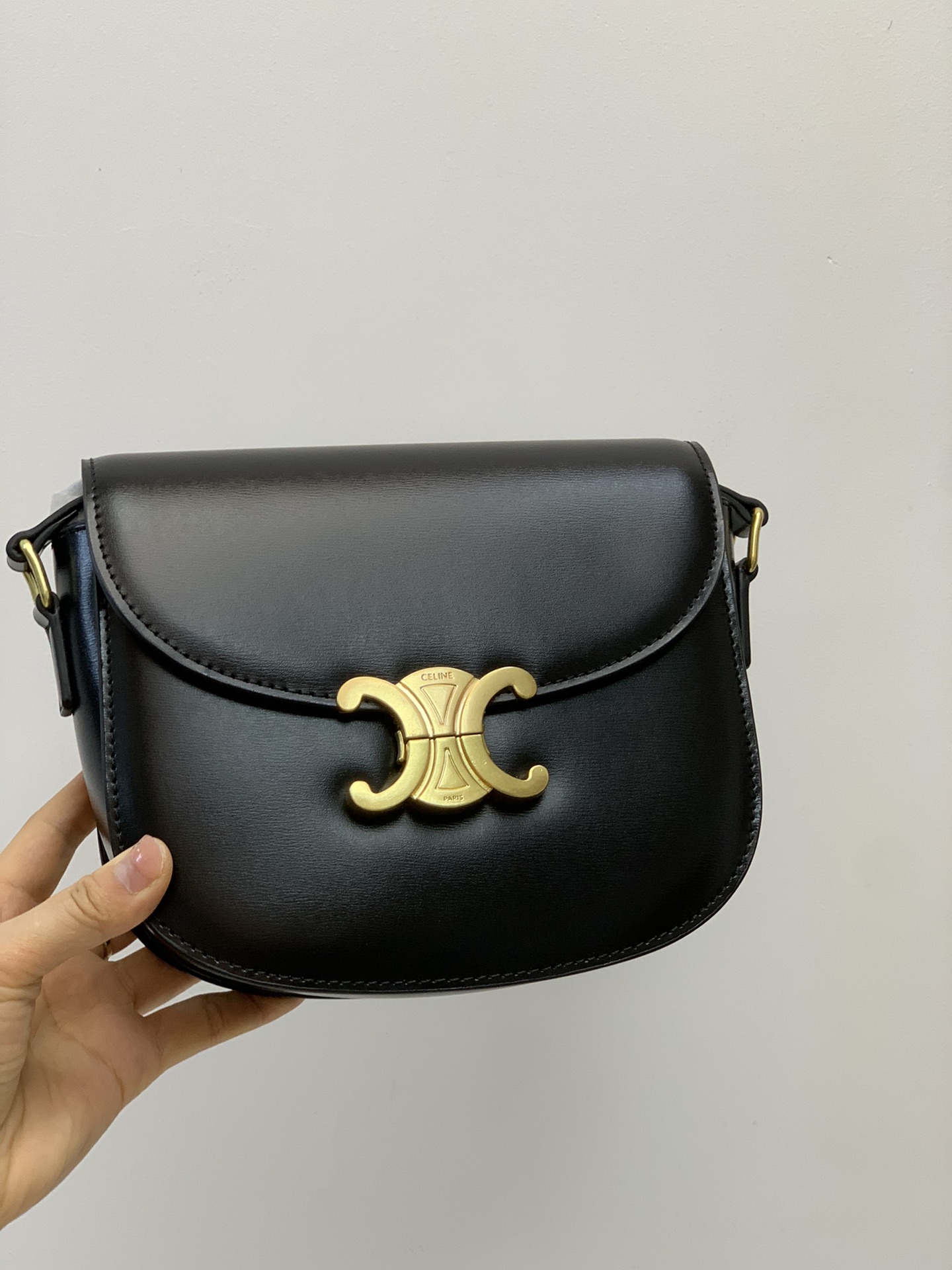 Celine008XX512