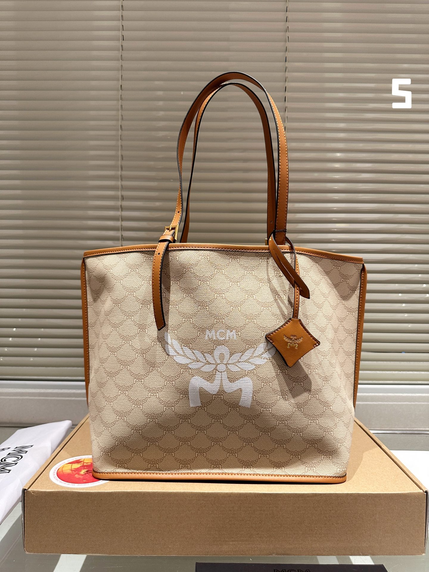 MCM Himmel Tote 032 LLS571 35cm