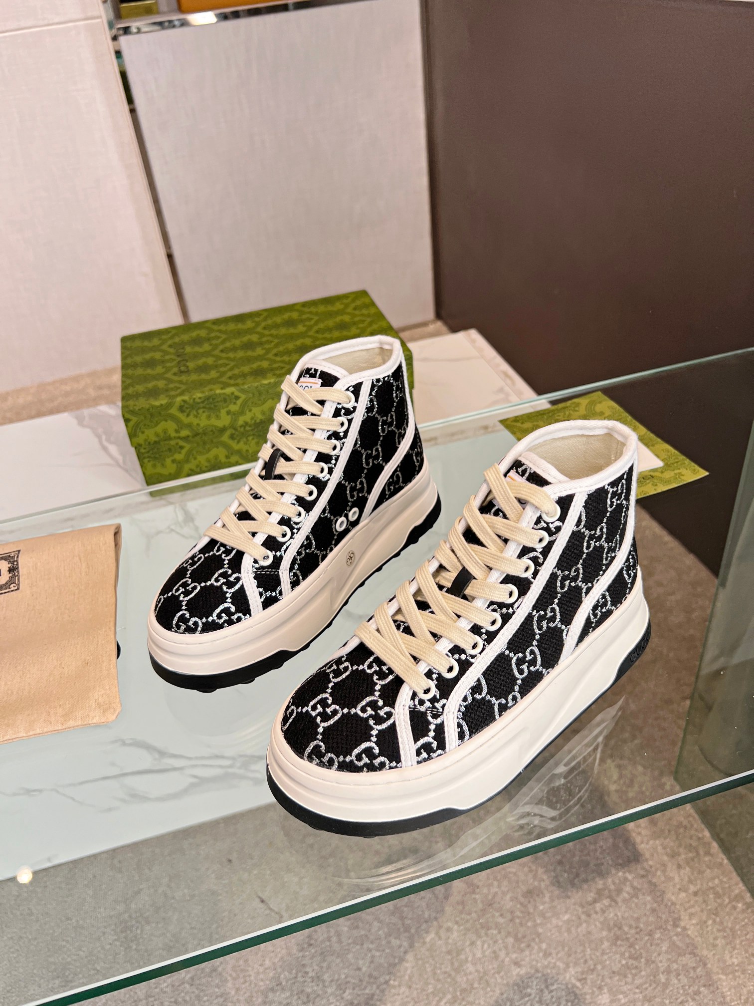Gucci 008 Casual shoes XM 052