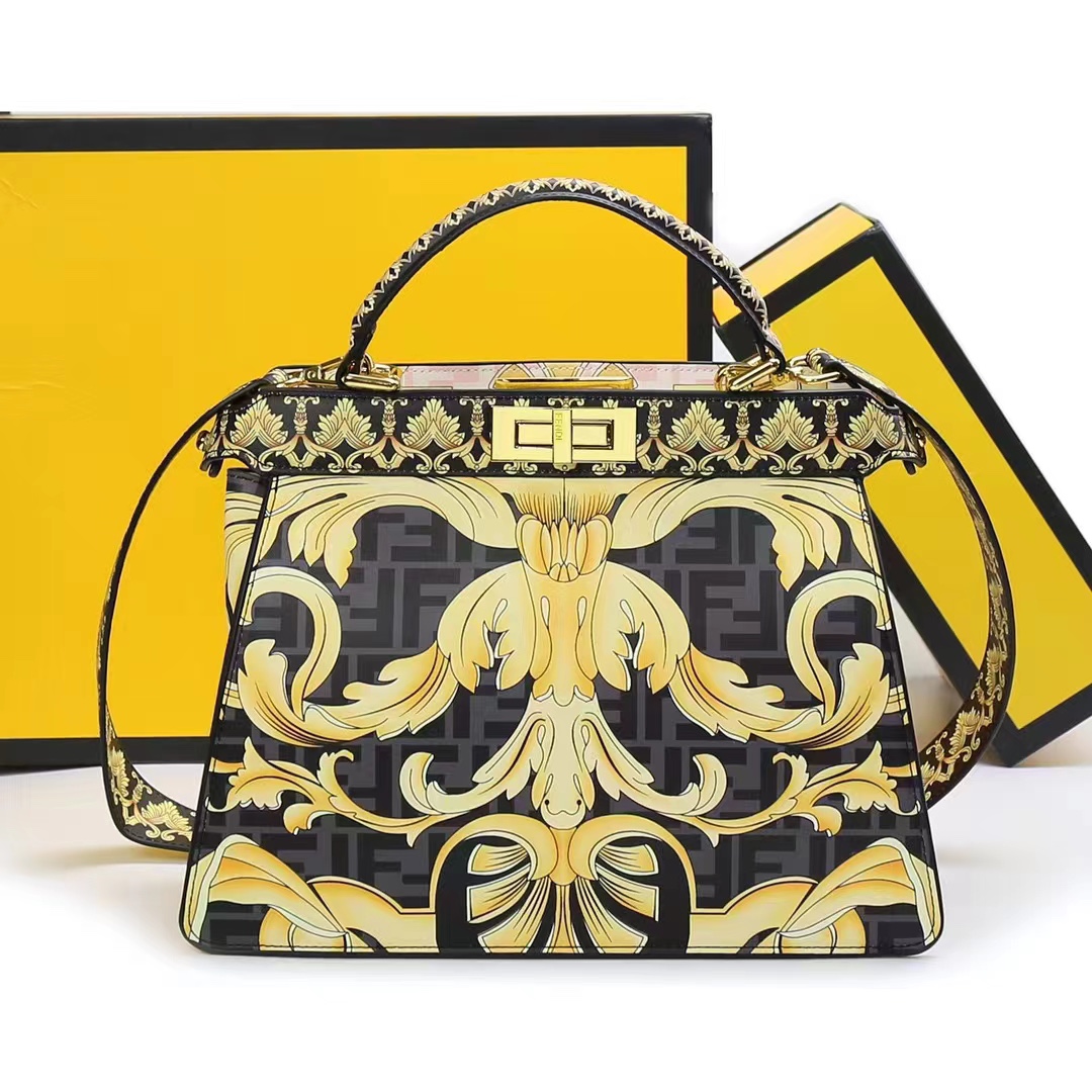 Fendi008JQE082