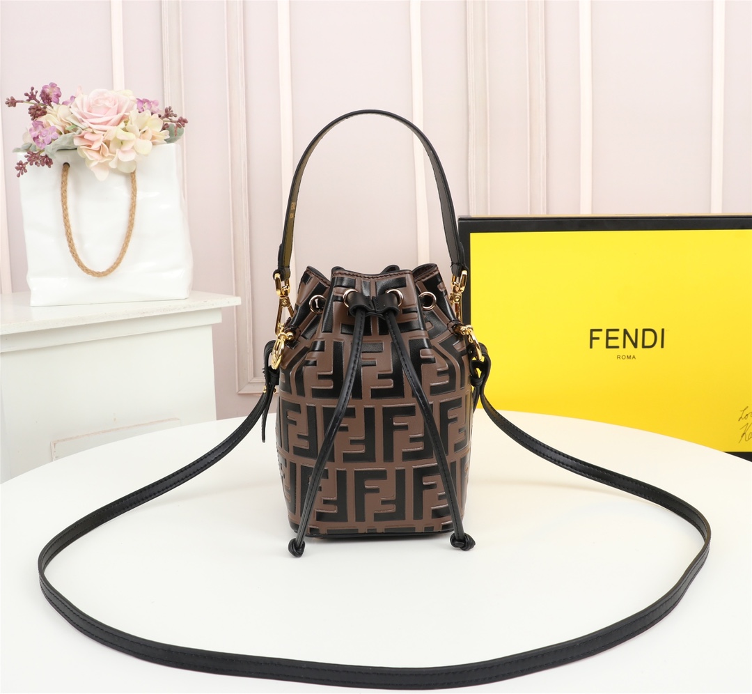 FendiF074JQE071