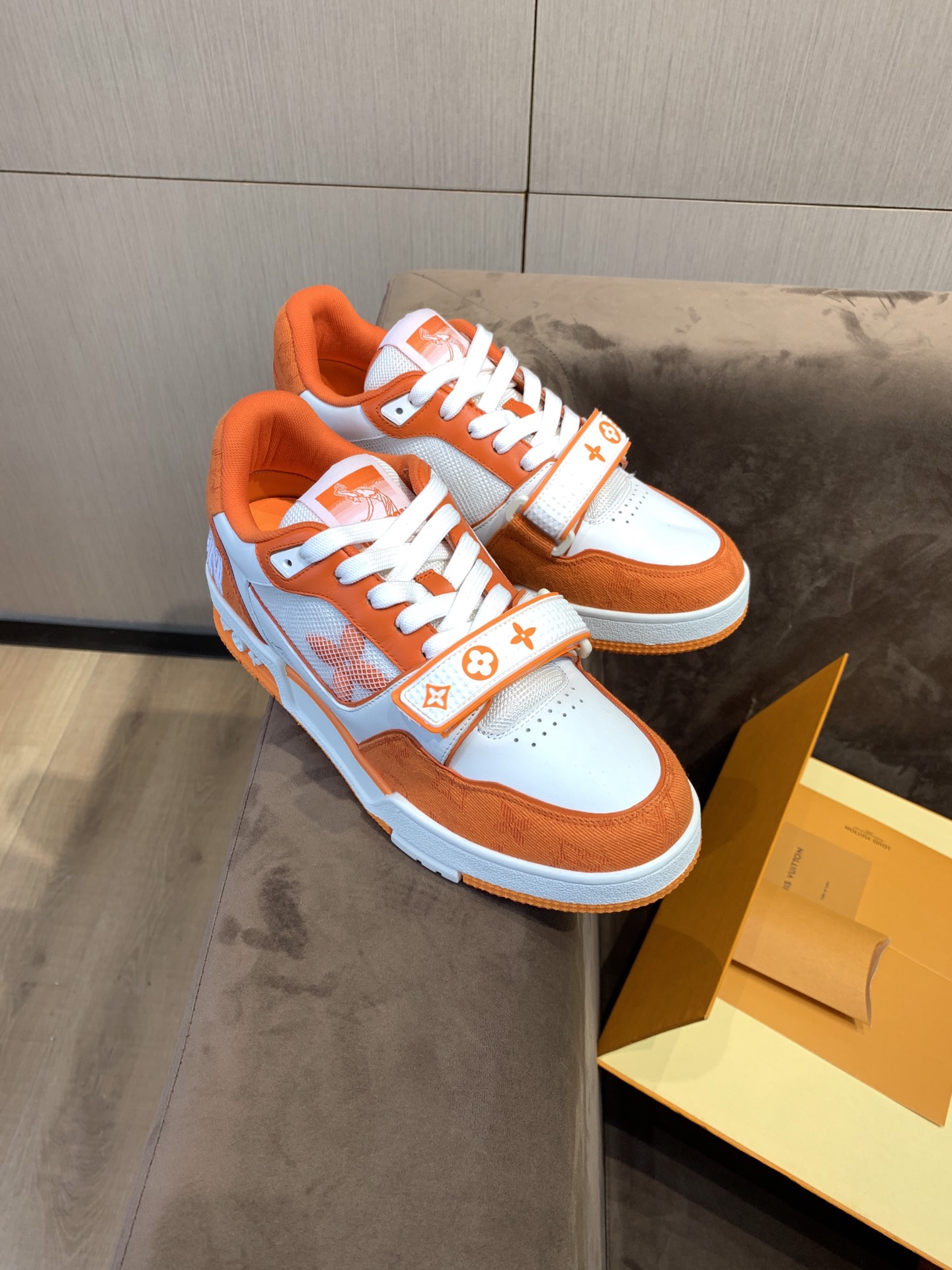 LV 003 Casual shoes XM 024