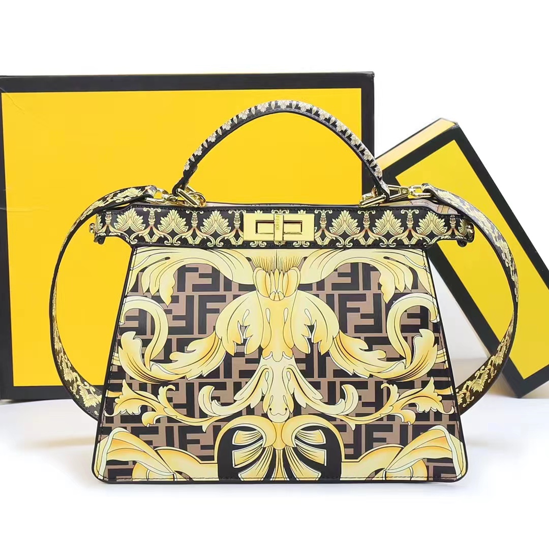 Fendi008JQE082