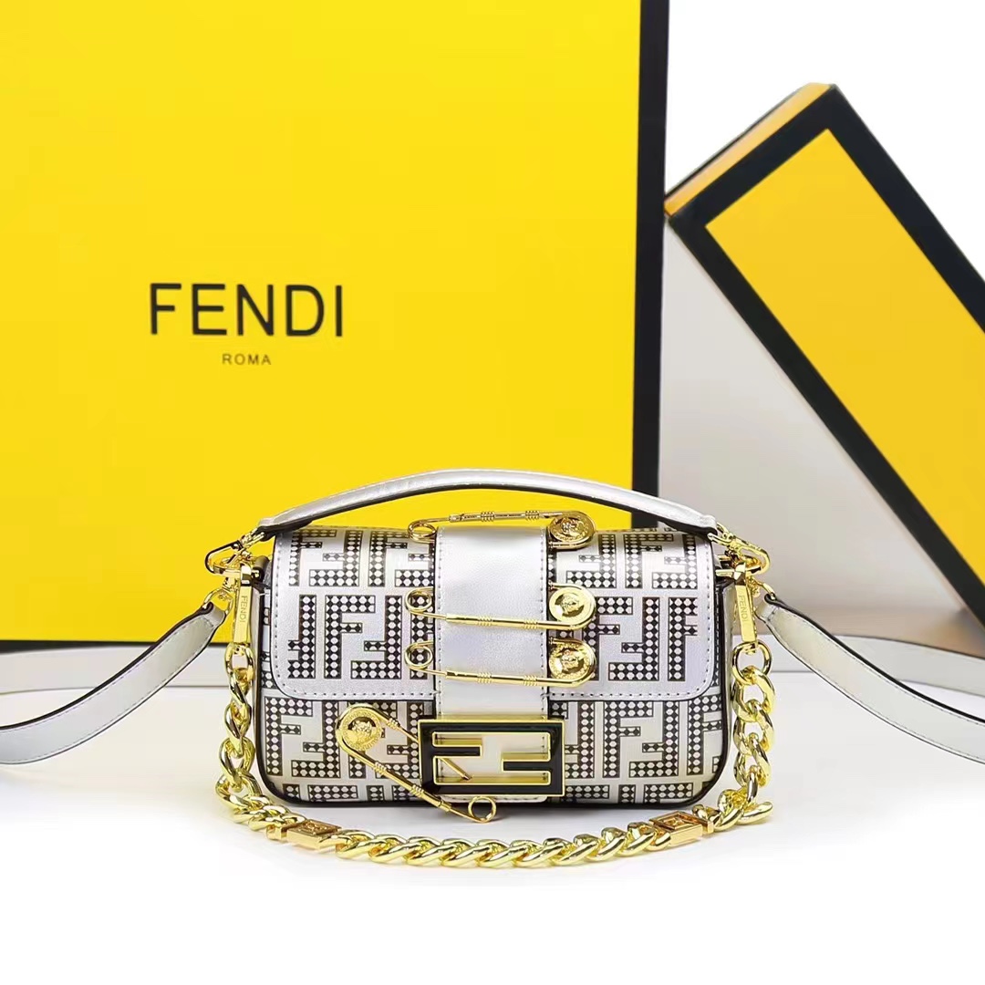 Fendi002JQE091