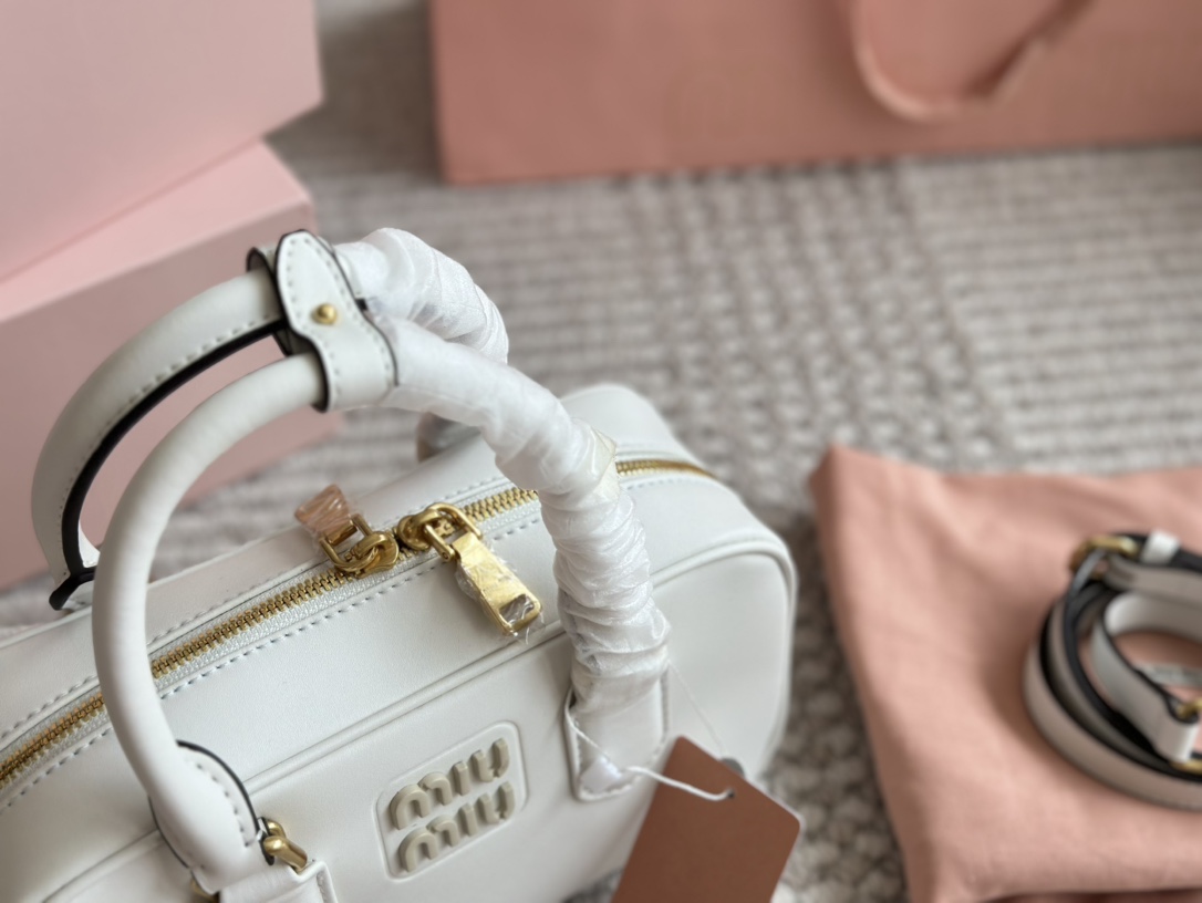 Miu Miu Handbag 003 LLS581 22cm