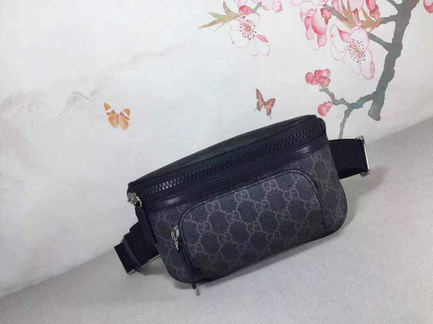 Gucci450946smile041