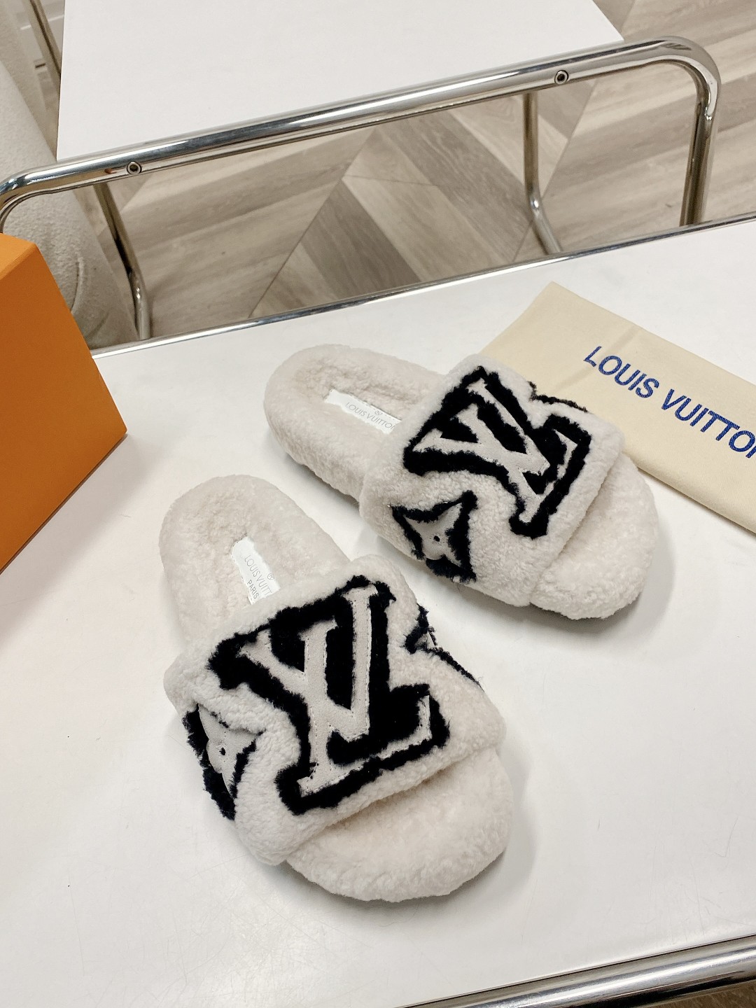Louis Vuitton PASEO FLAT shoes LV003