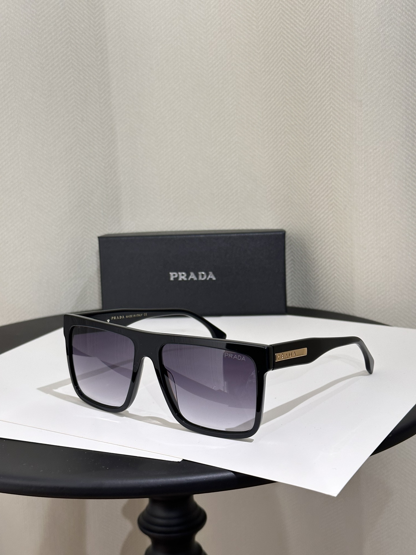 Prada Sunglasses SPR80ZS SM021