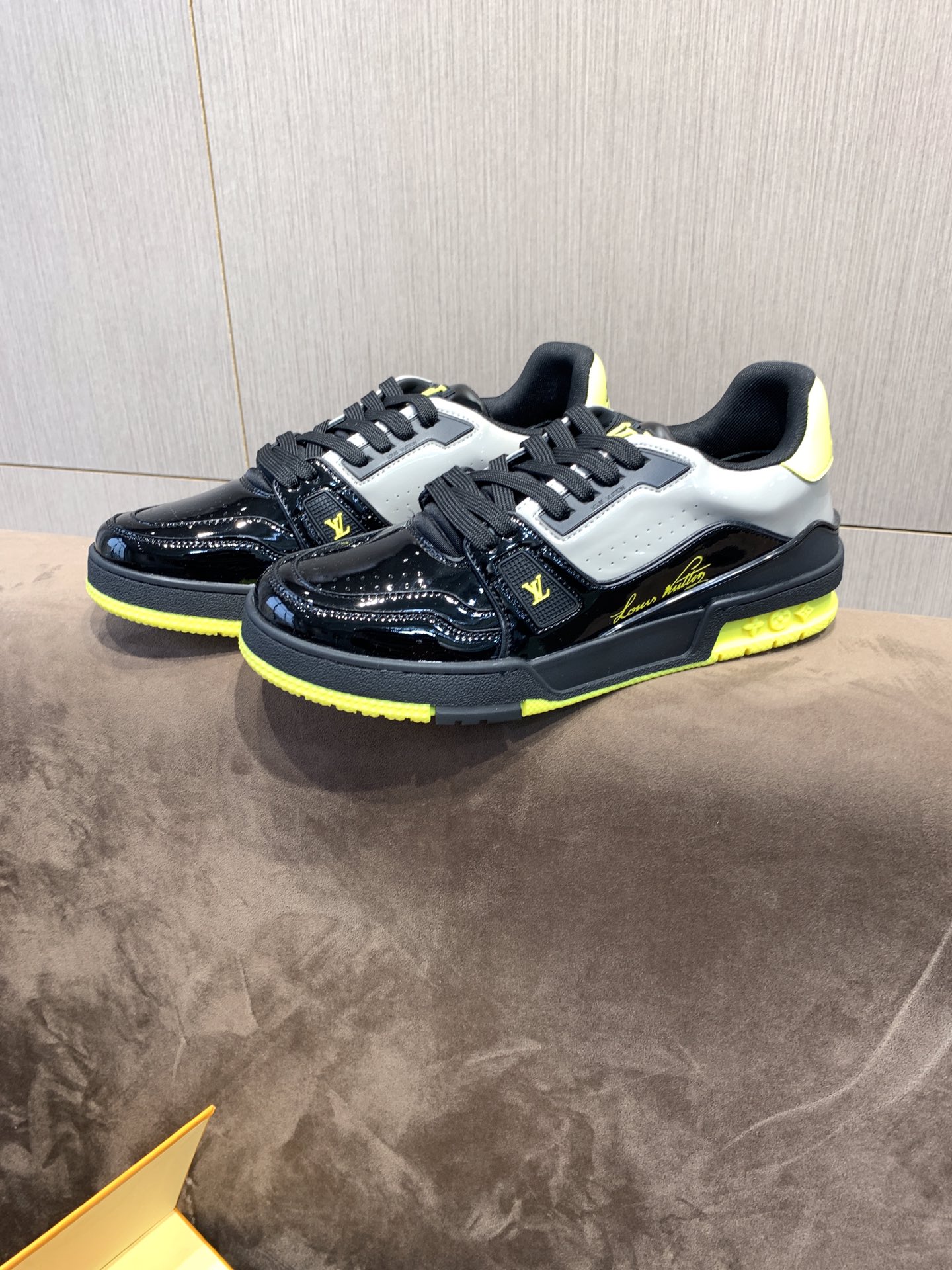 LV 026 Casual shoes XM024 01