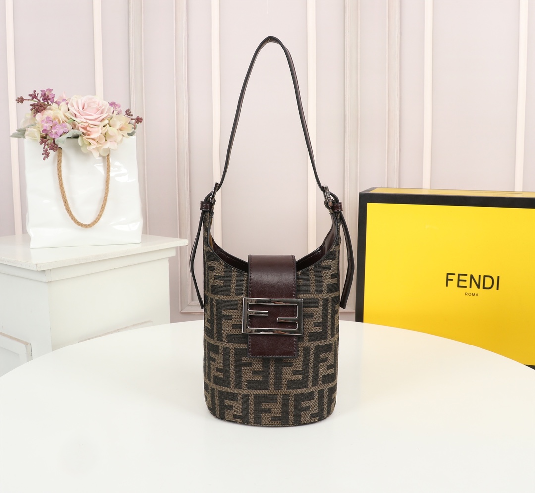 Fendi2010JQE071