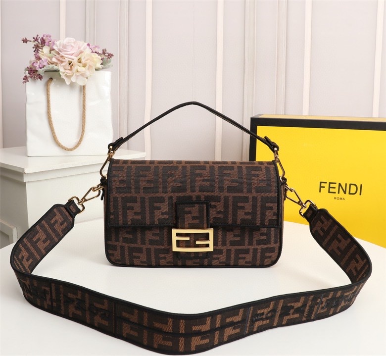 FendiF096JQE081
