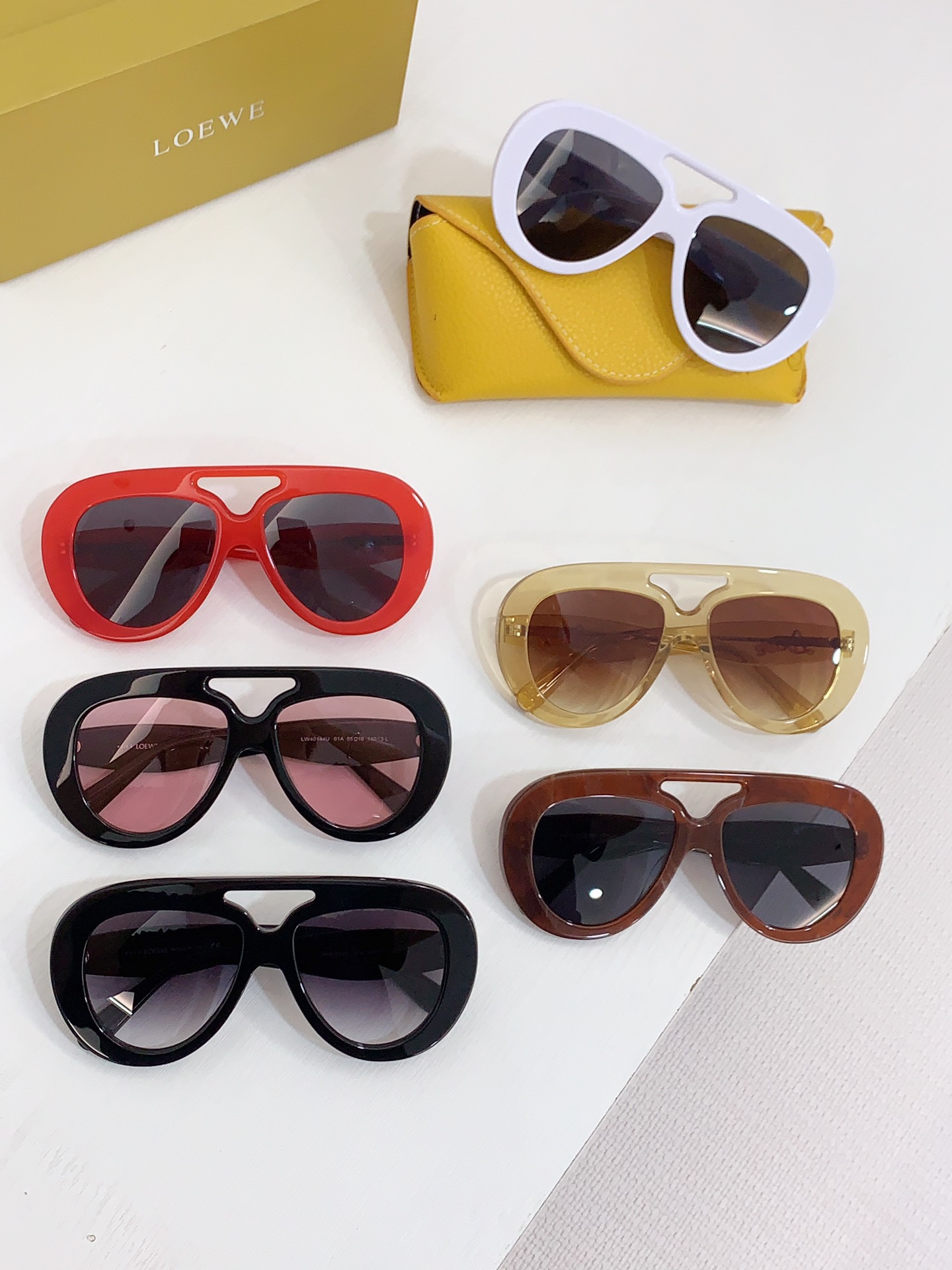Loewe Sunglasses LW40144U SM041