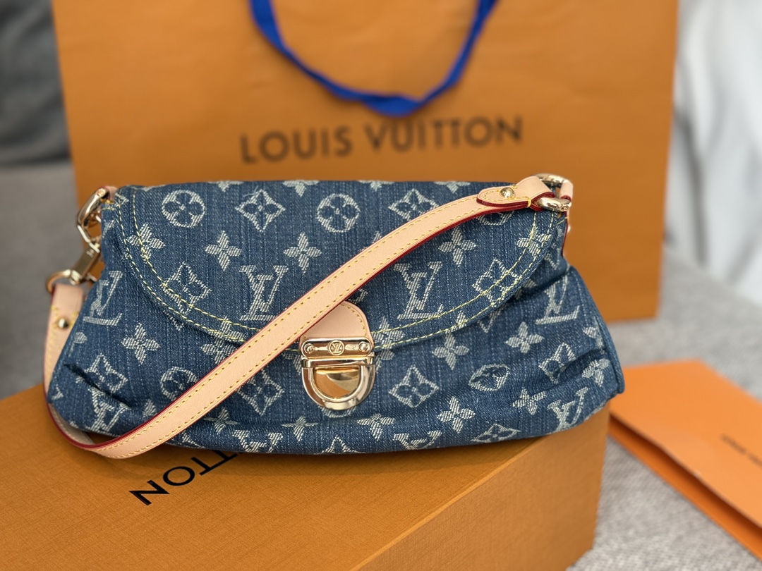 LV Shoulder Bag 009 DB051 27cm