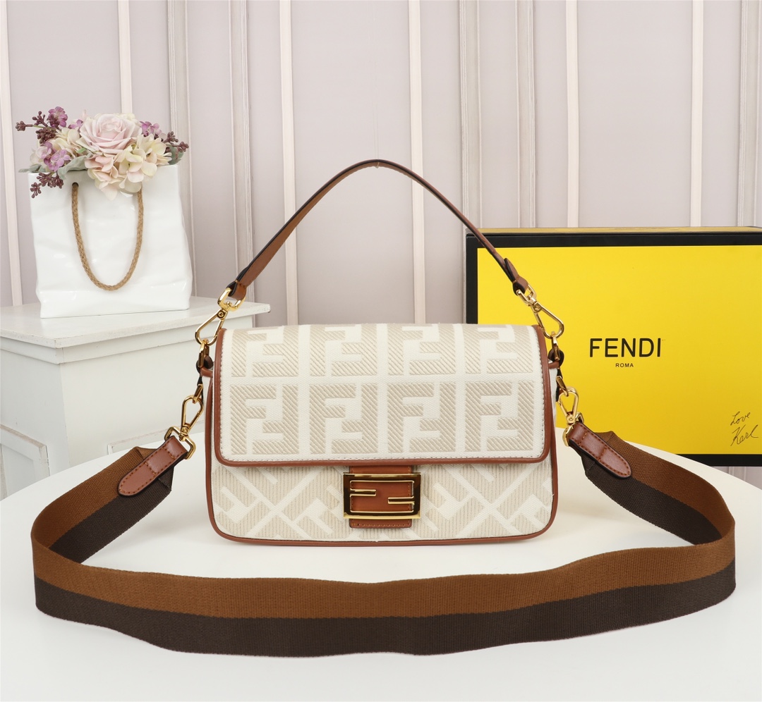FendiF337JQE022