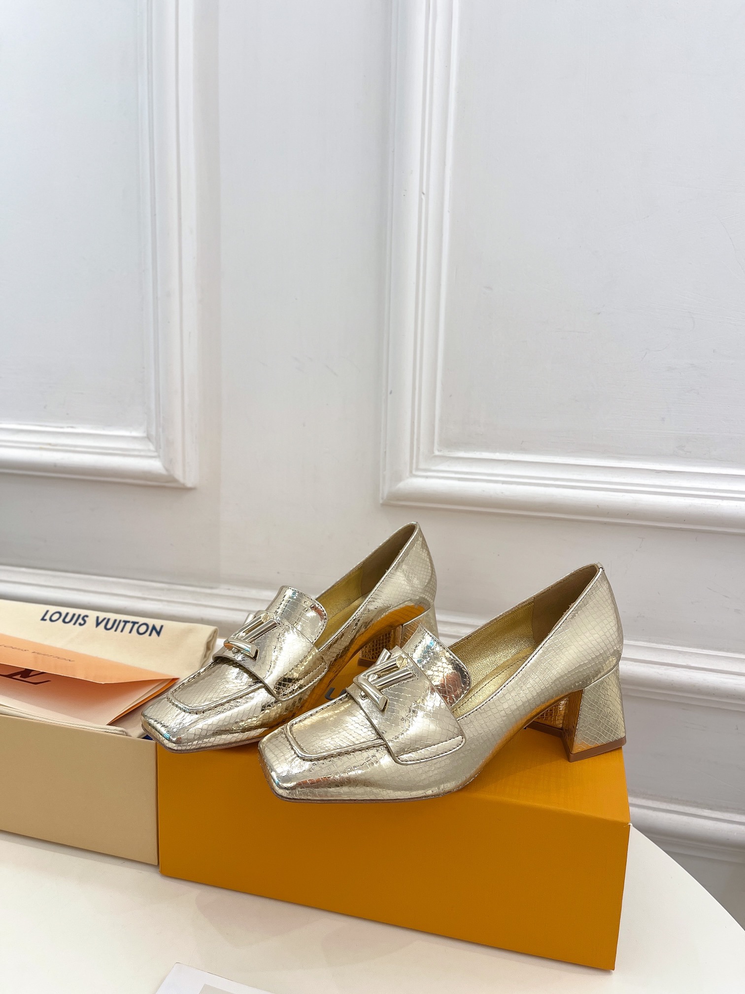 LV shoes 015 XM043