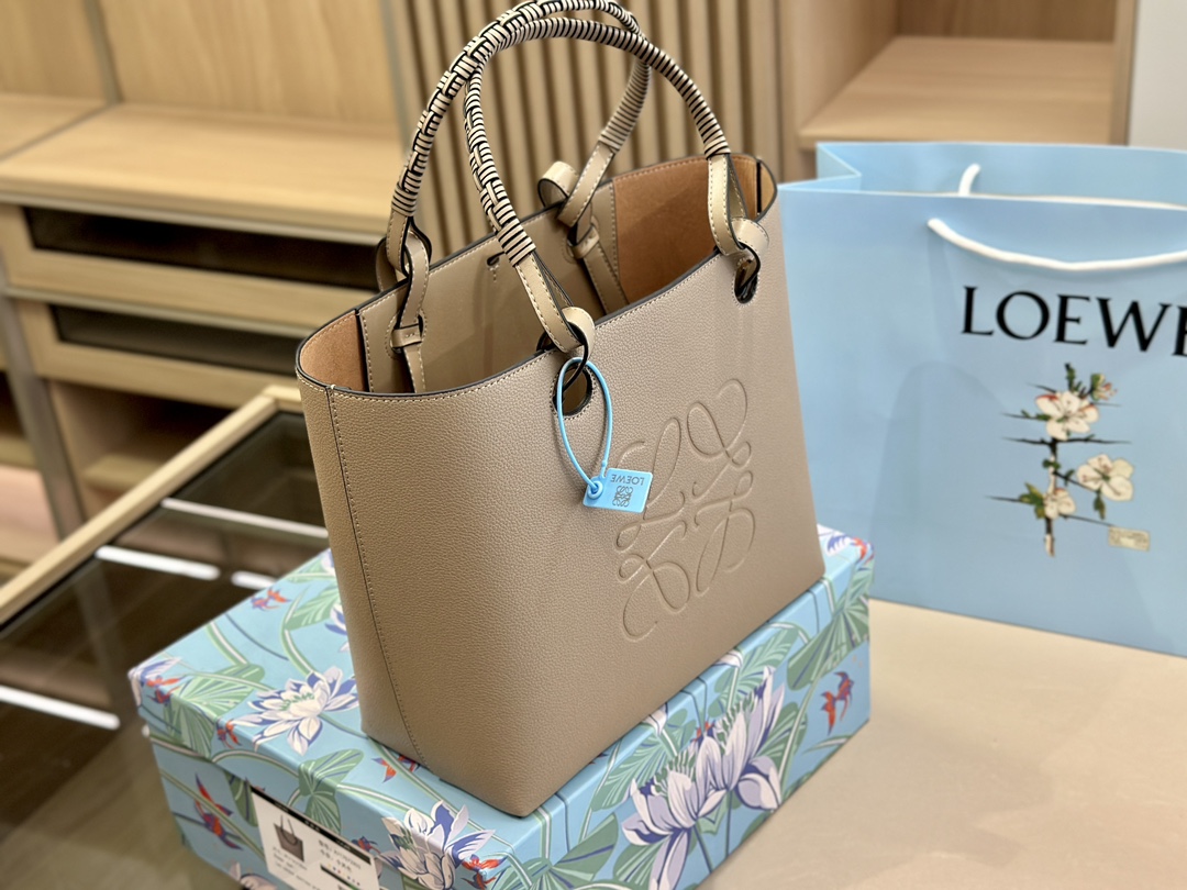 Loewe Tote 015 LLS551 28cm