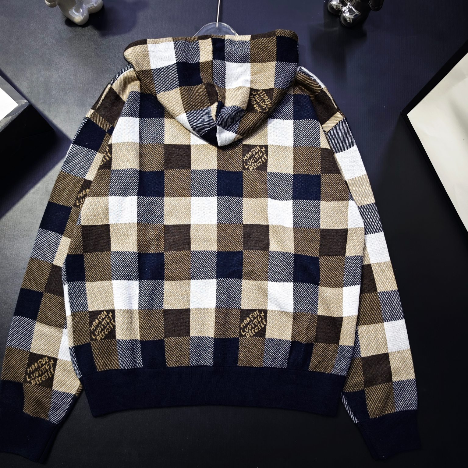 LV Ladieswear 008