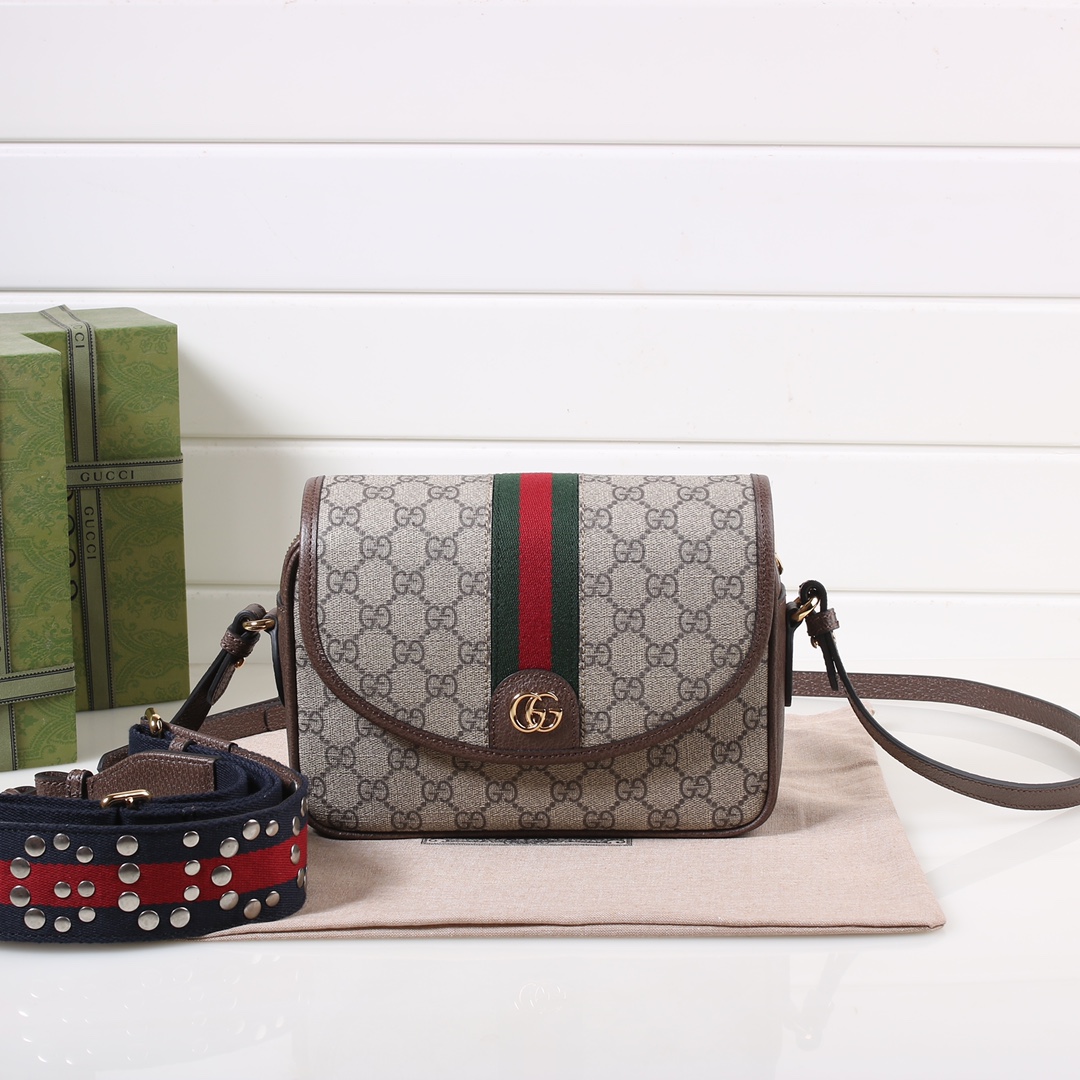 Gucci722117smile051
