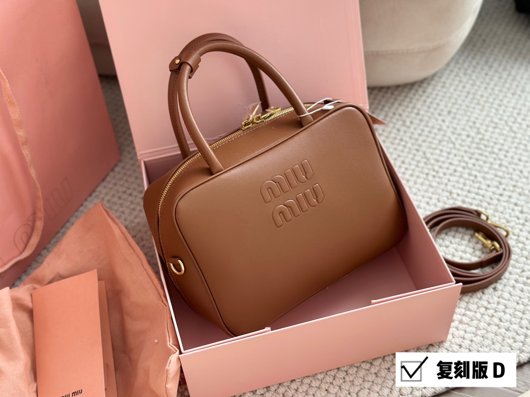 Miu Miu Handbag 006 LLS081 27cm