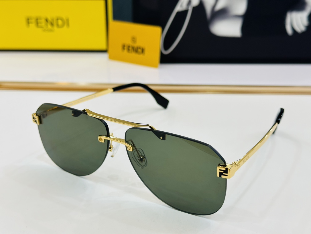 Fendi Sunglasses FE40115U SM071