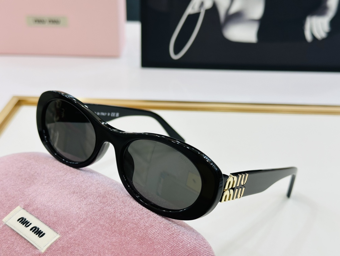 Miu Miu Sunglasses SMU06Z SM021