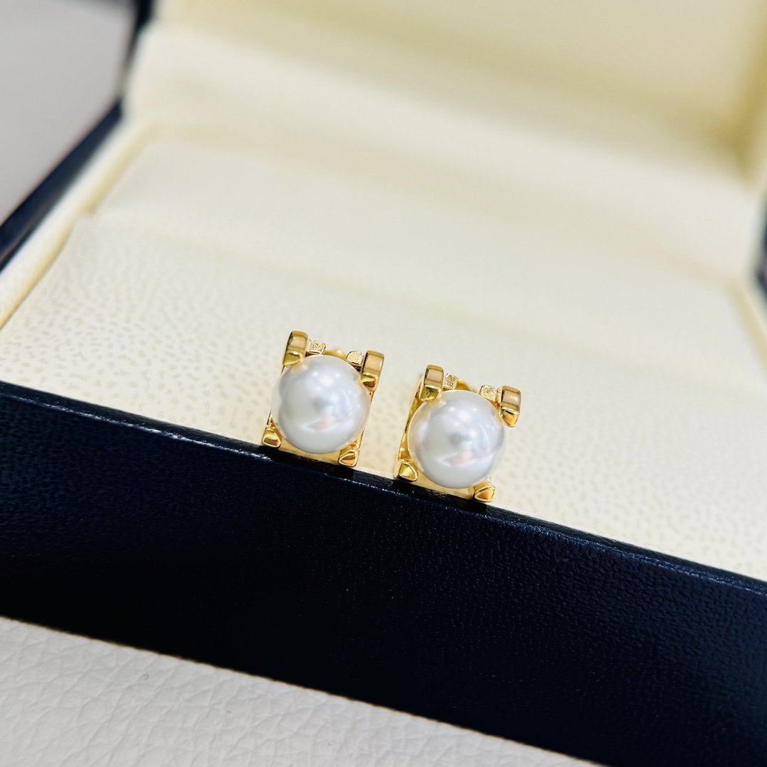 Cartier Earring 001