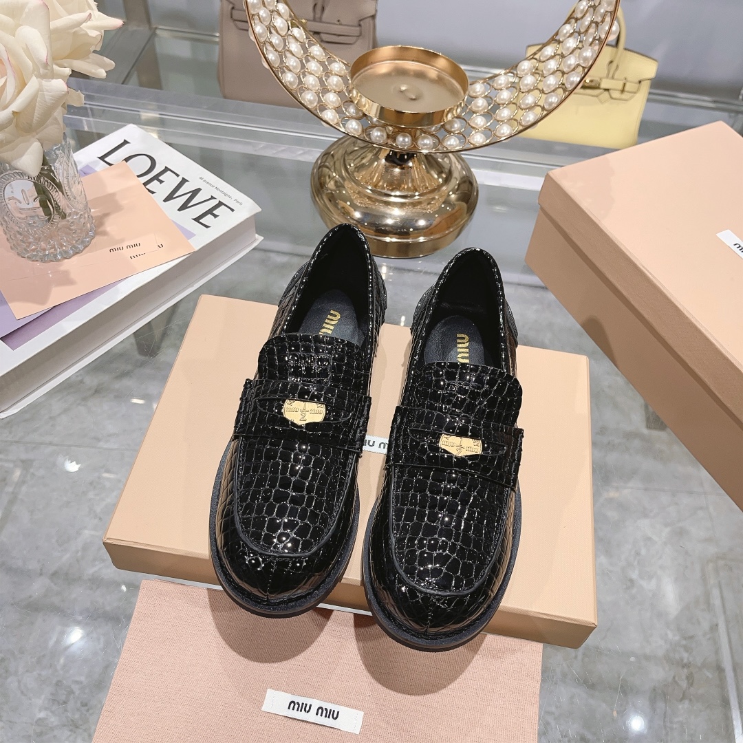 Miu Miu 006 Casual shoes XM092