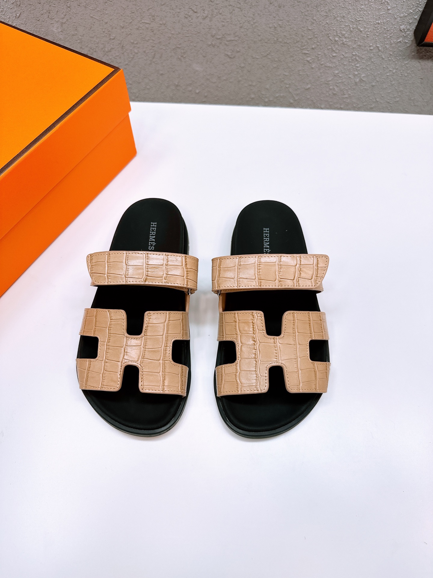 HERMÈS CHYPRE SANDALS 011 XM 052