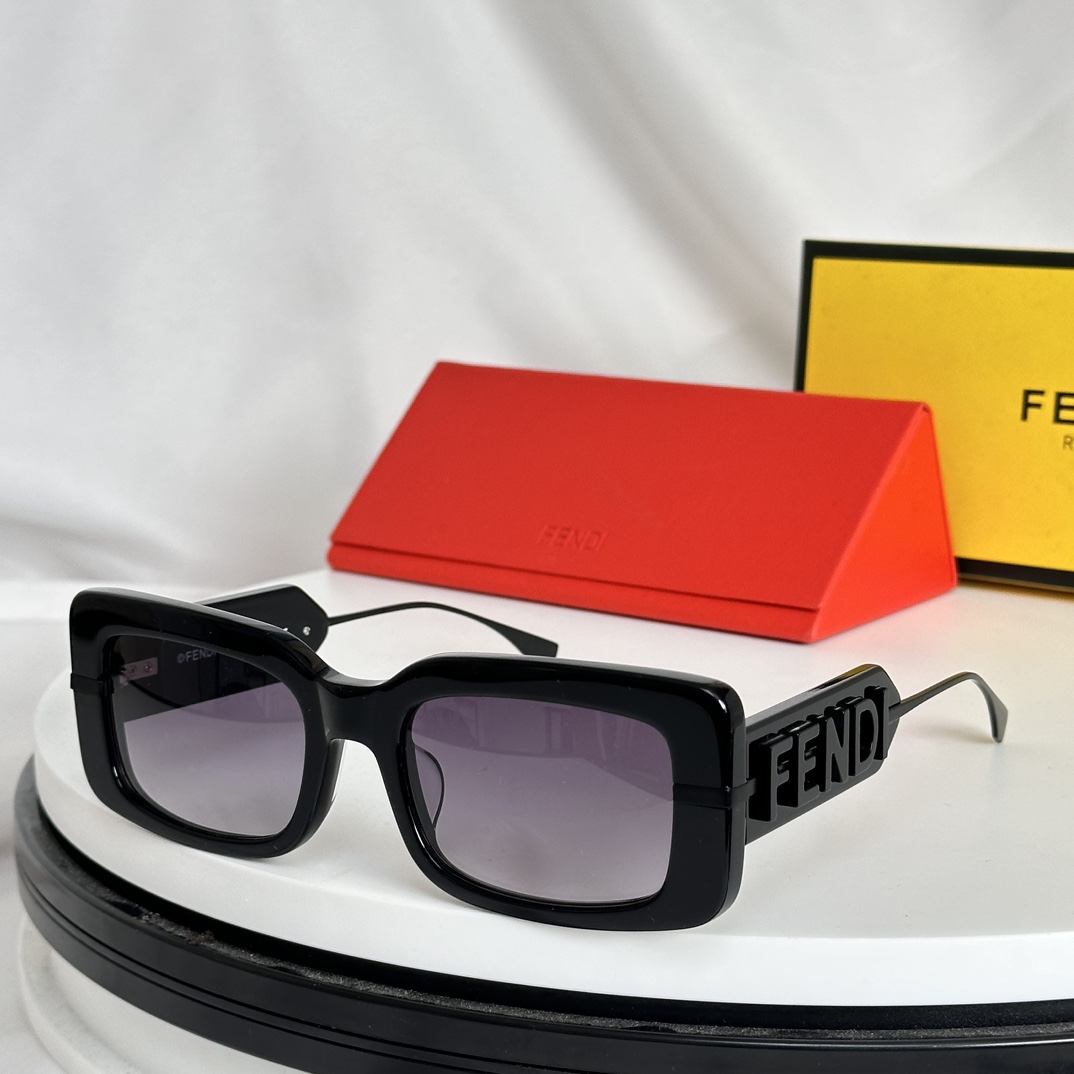 Fendi Sunglasses FE40133I SM061
